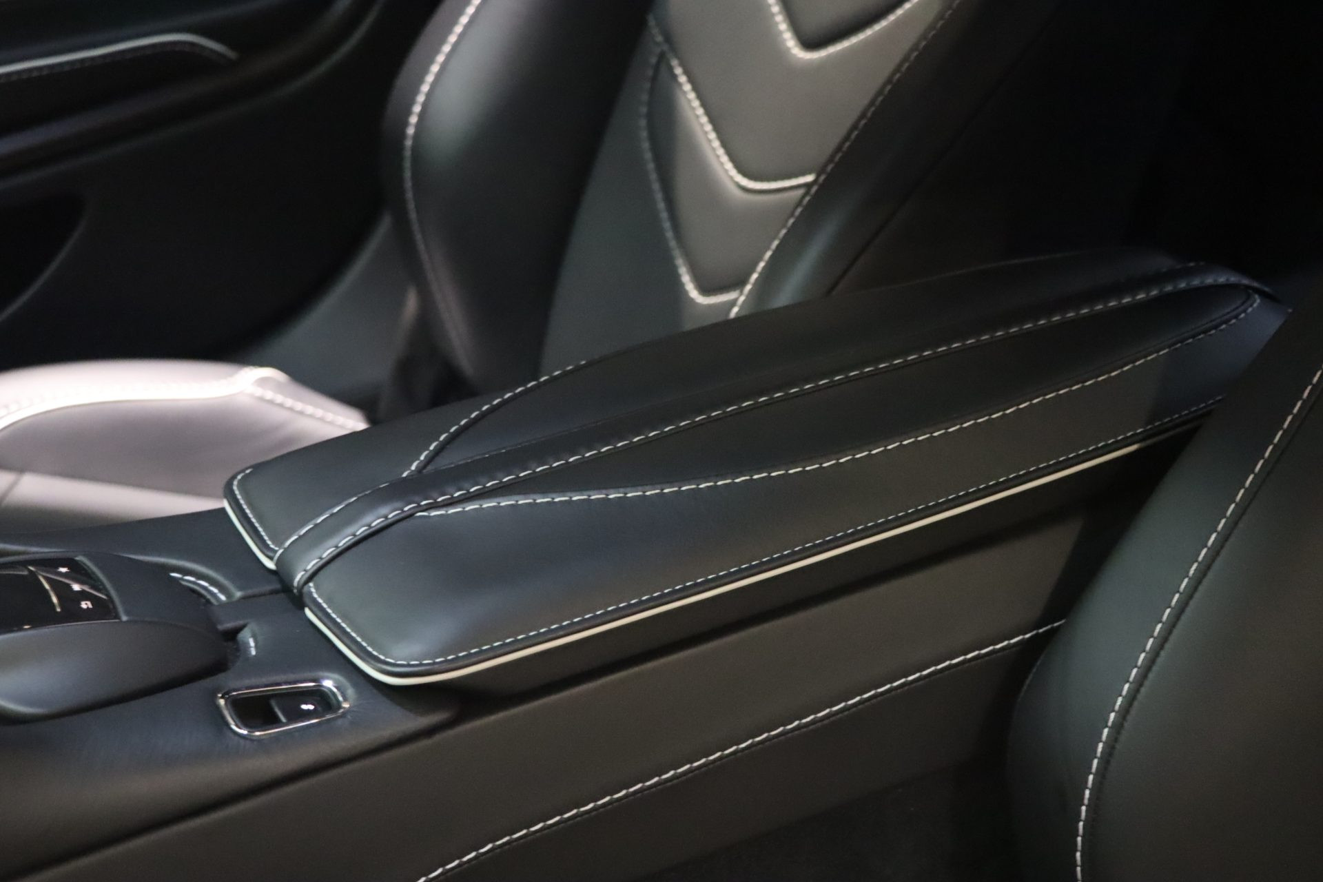 Aston Martin DBS Superleggera V12 bi-turbo 725 CV – Xenon Grey – Photo 31