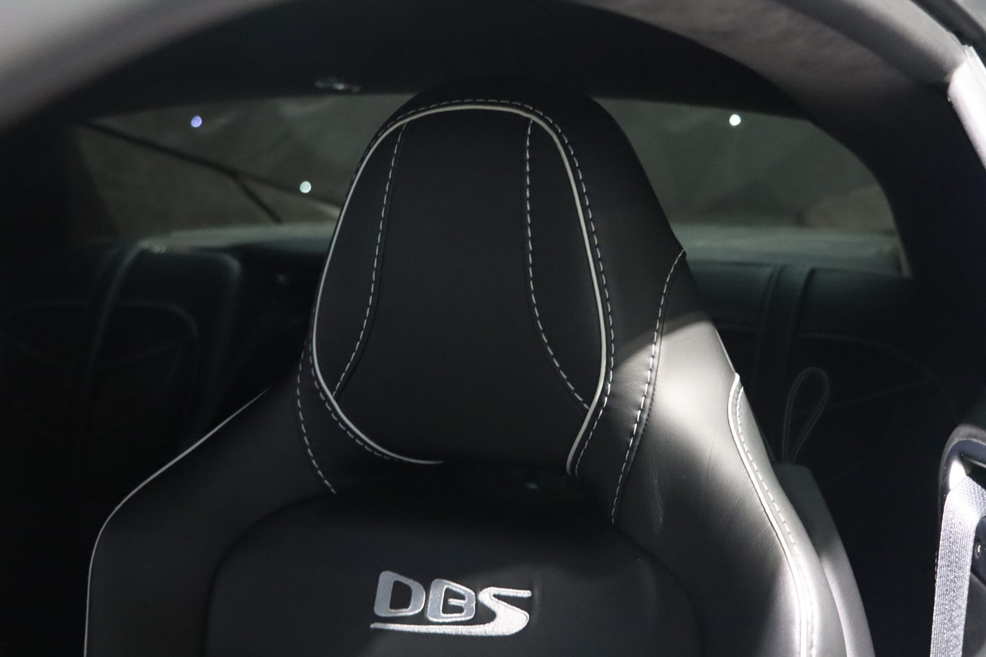 Aston Martin DBS Superleggera V12 bi-turbo 725 CV – Xenon Grey – Photo 32