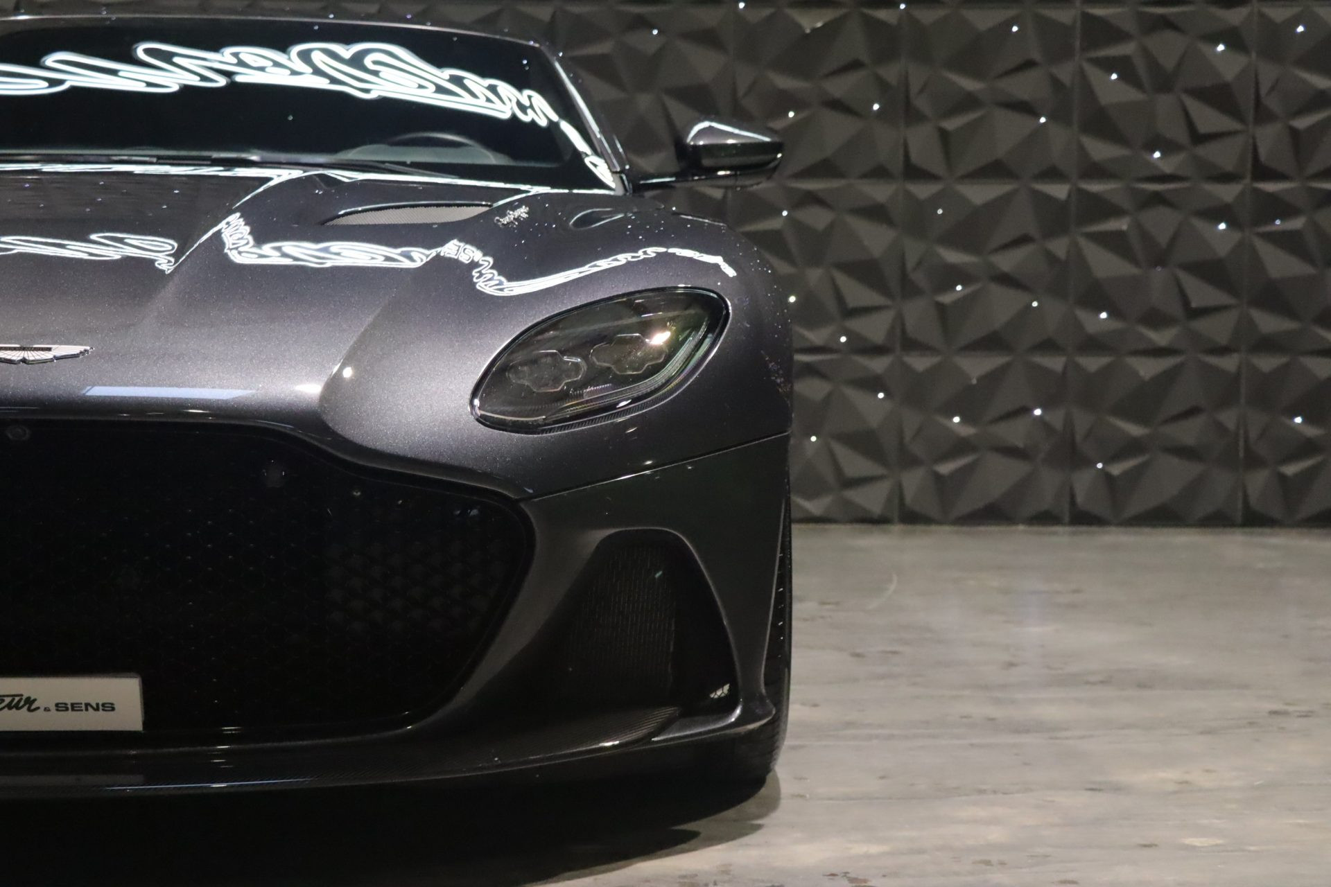Aston Martin DBS Superleggera V12 bi-turbo 725 CV – Xenon Grey – Photo 35