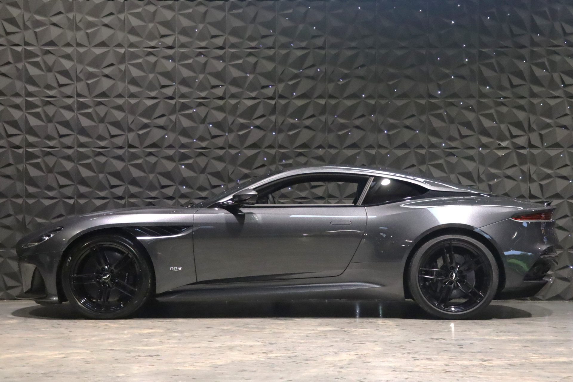 Aston Martin DBS Superleggera V12 bi-turbo 725 CV – Xenon Grey – Photo 5