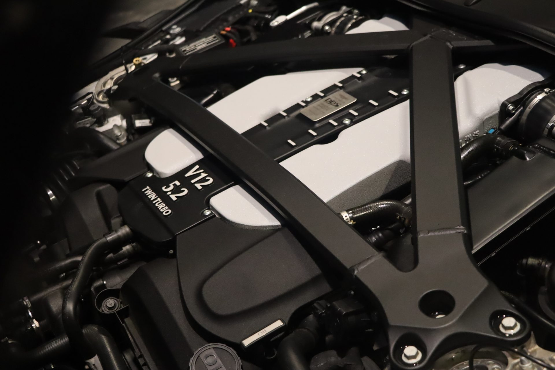 Aston Martin DBS Superleggera V12 bi-turbo 725 CV – Xenon Grey – Photo 41