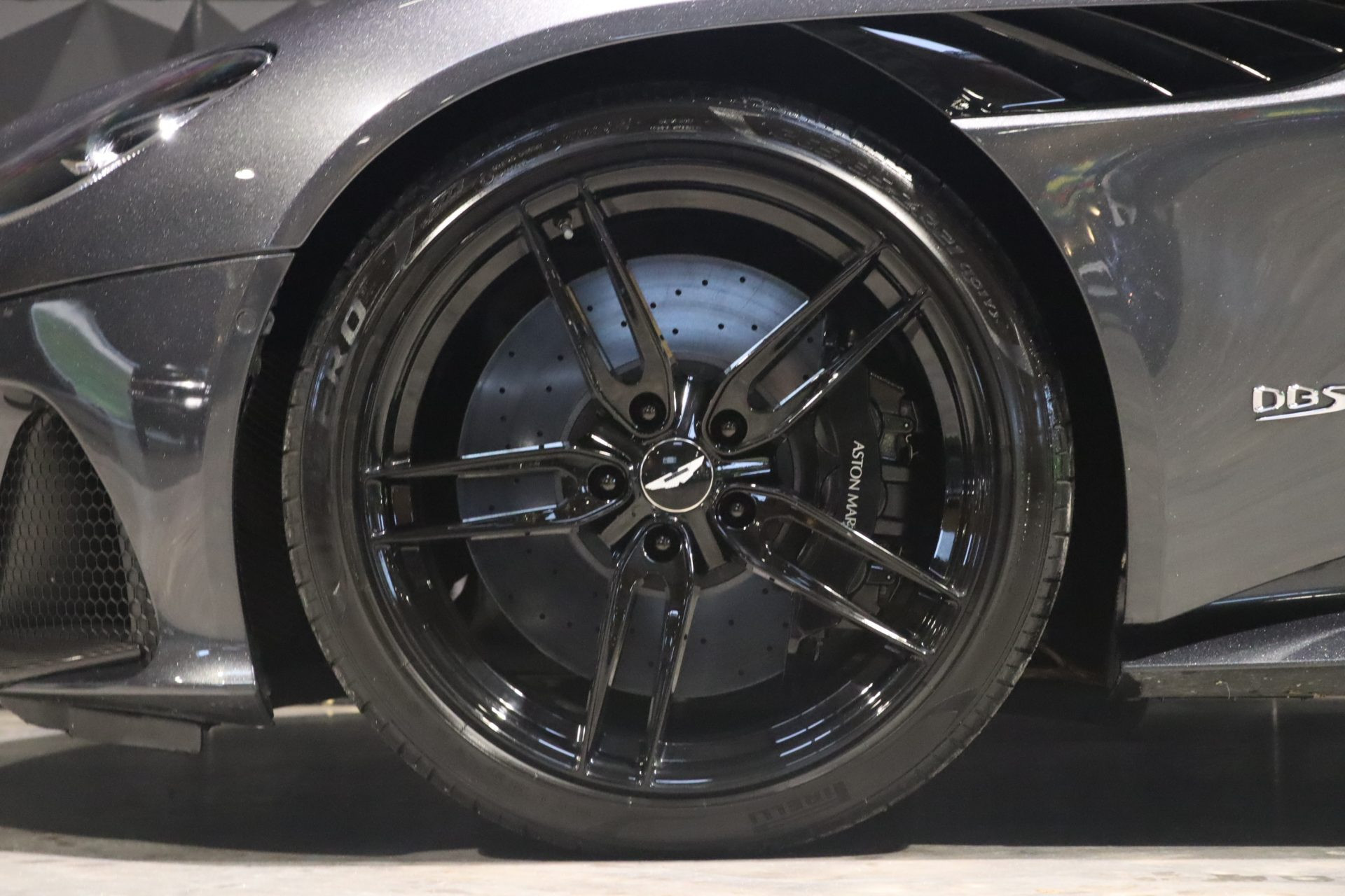 Aston Martin DBS Superleggera V12 bi-turbo 725 CV – Xenon Grey – Photo 46