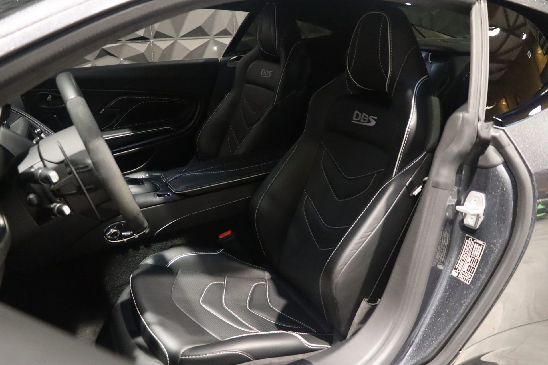 Aston Martin DBS Superleggera V12 bi-turbo 725 CV – Xenon Grey – Photo 6