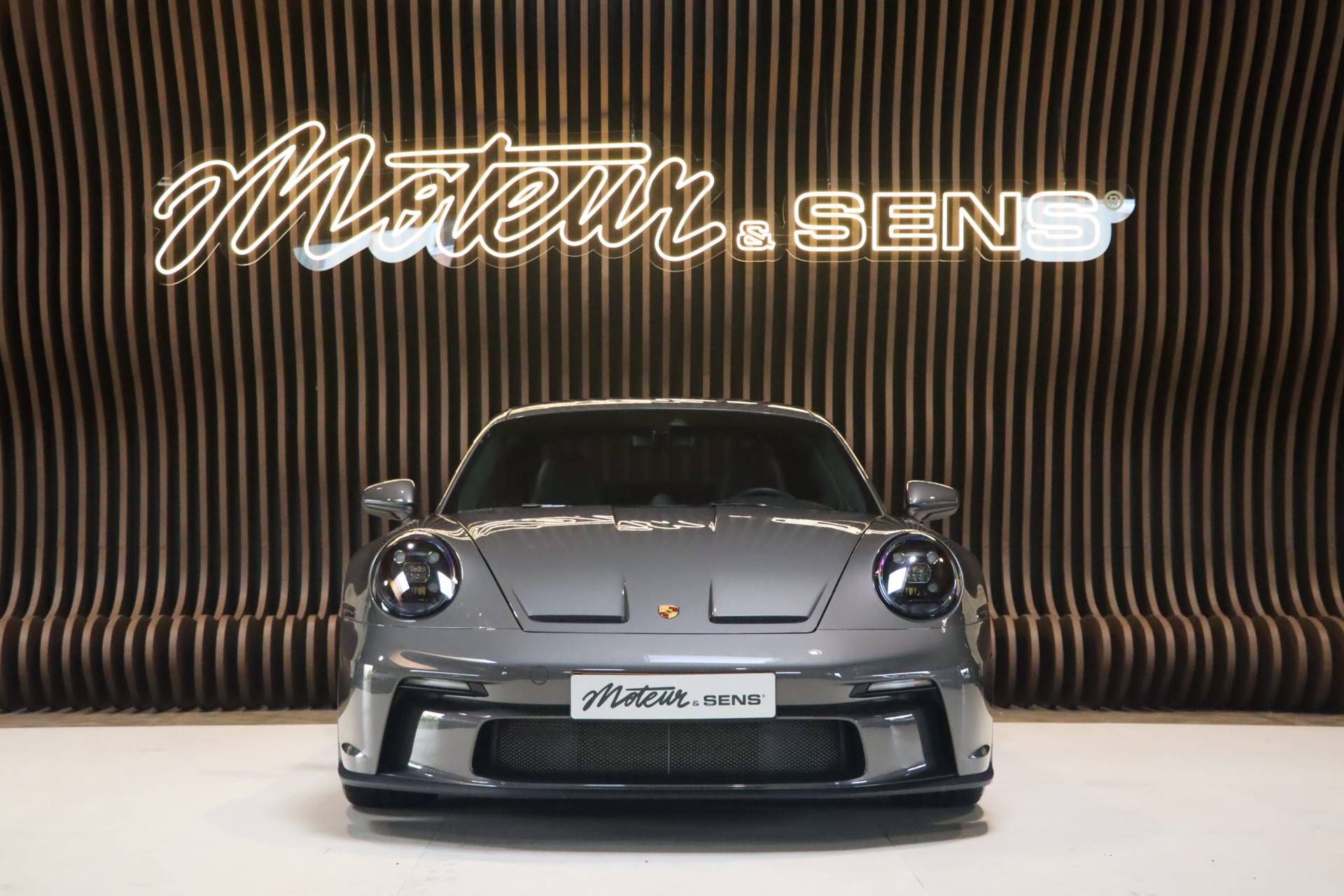 Porsche 911 Type 992.1 GT3 Touring PDK – 15 700 km, Gris Quartz – Photo 4