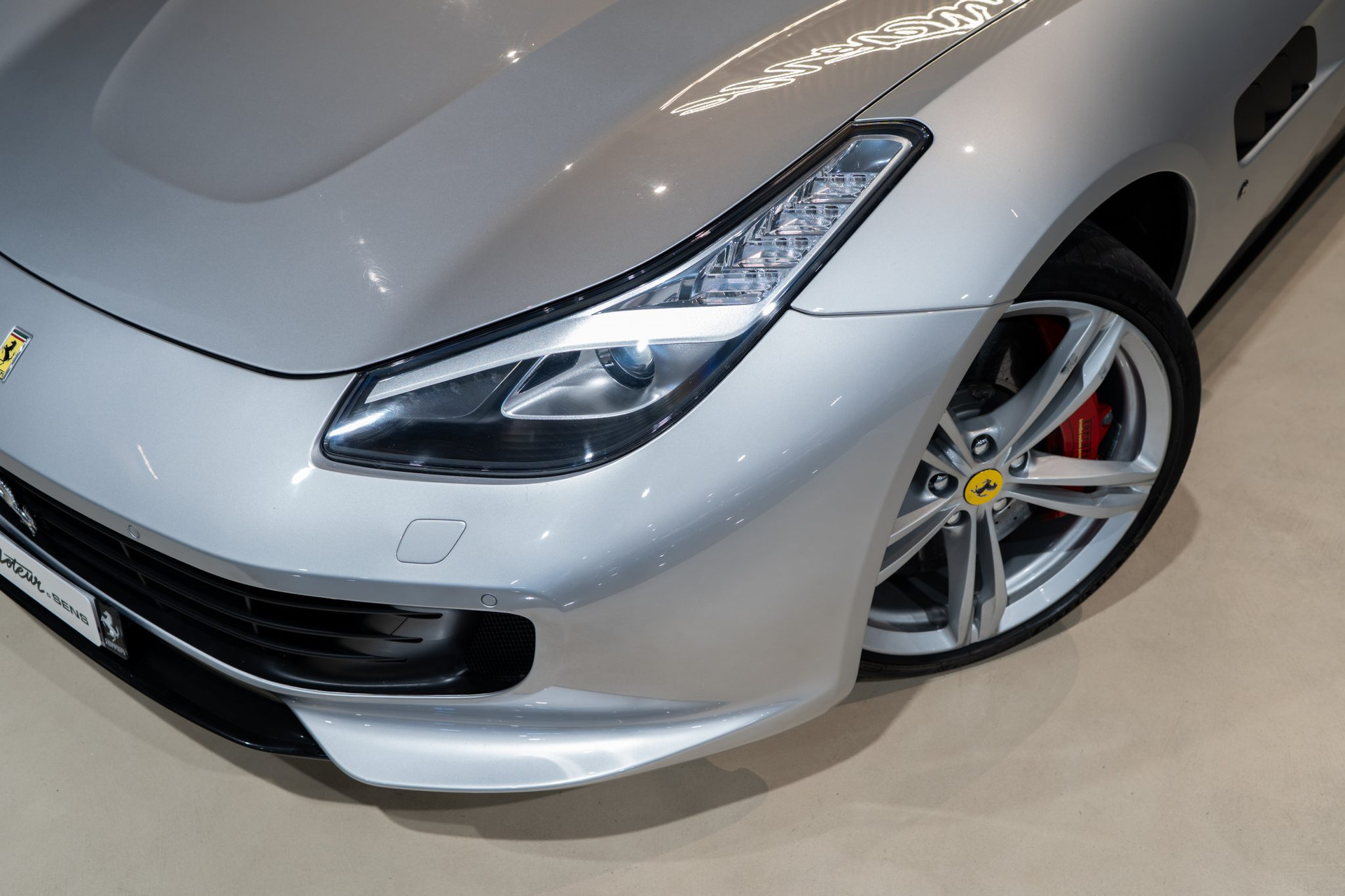 Ferrari GTC4 Lusso V12 690 ch – Argento Nürburgring – Photo 43