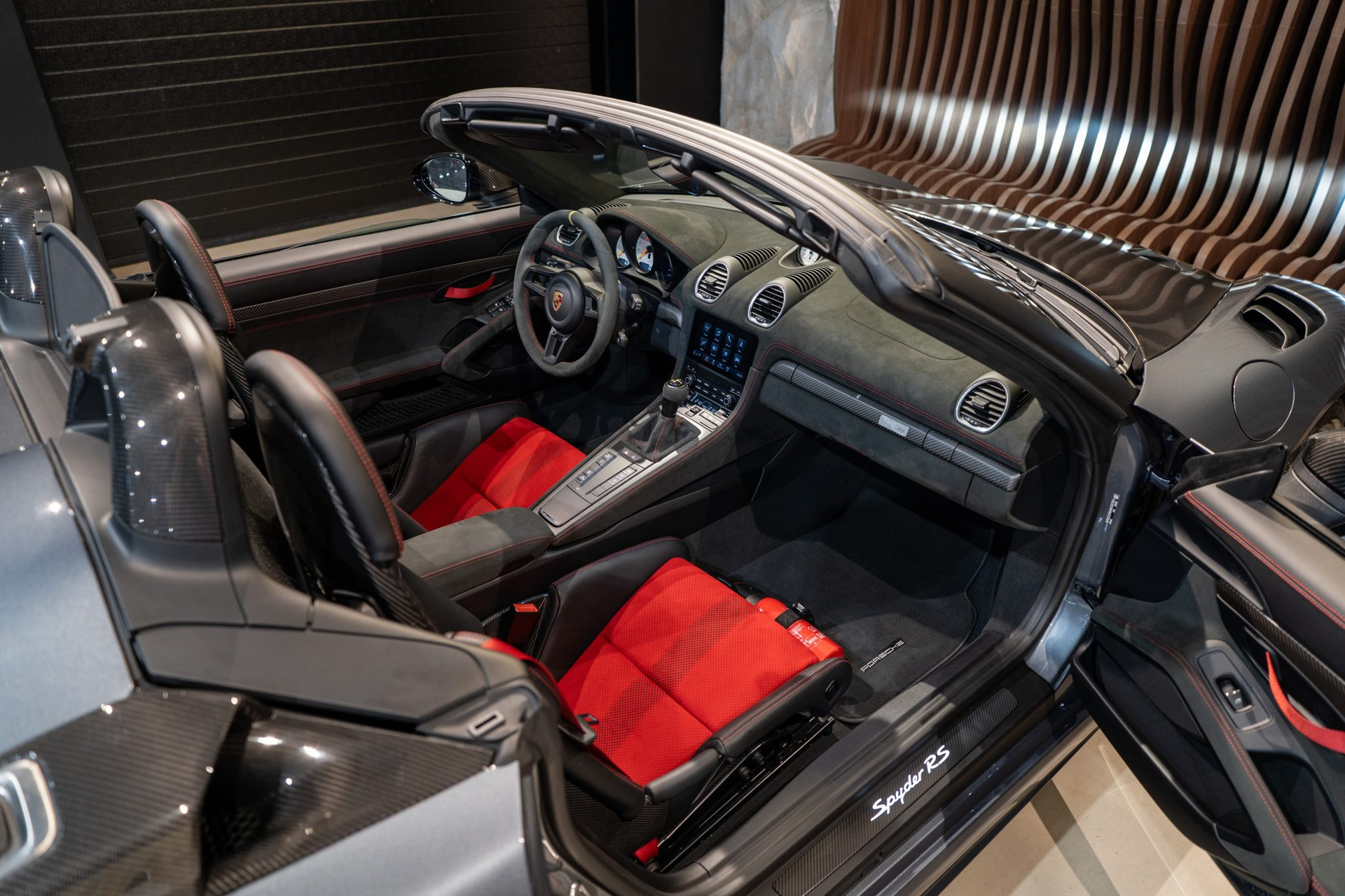Porsche 718 Spyder RS – Pack Weissach – Gris Vanadium – 7 200 km – Photo 12