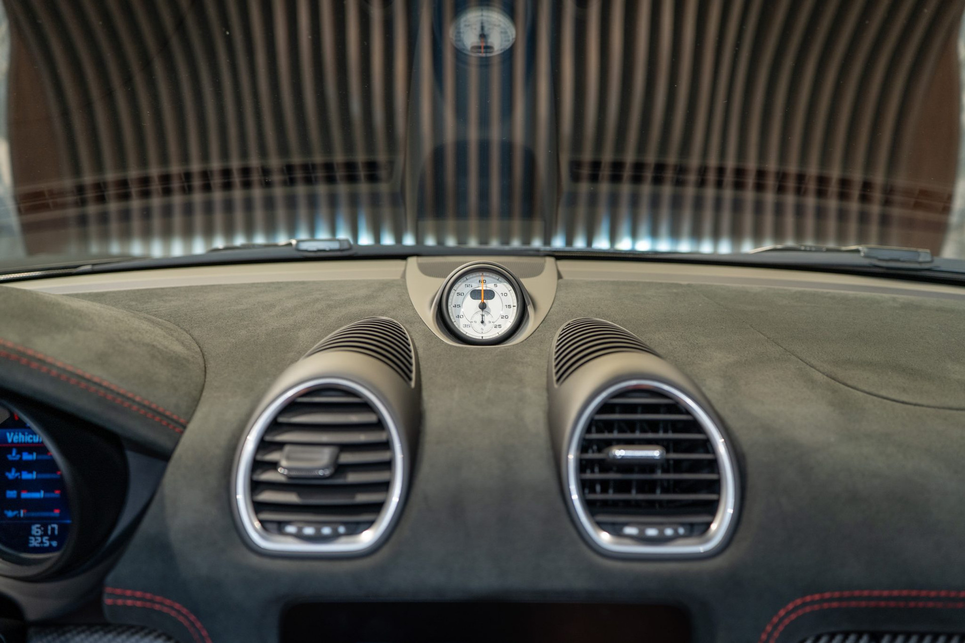 Porsche 718 Spyder RS – Pack Weissach – Gris Vanadium – 7 200 km – Photo 18