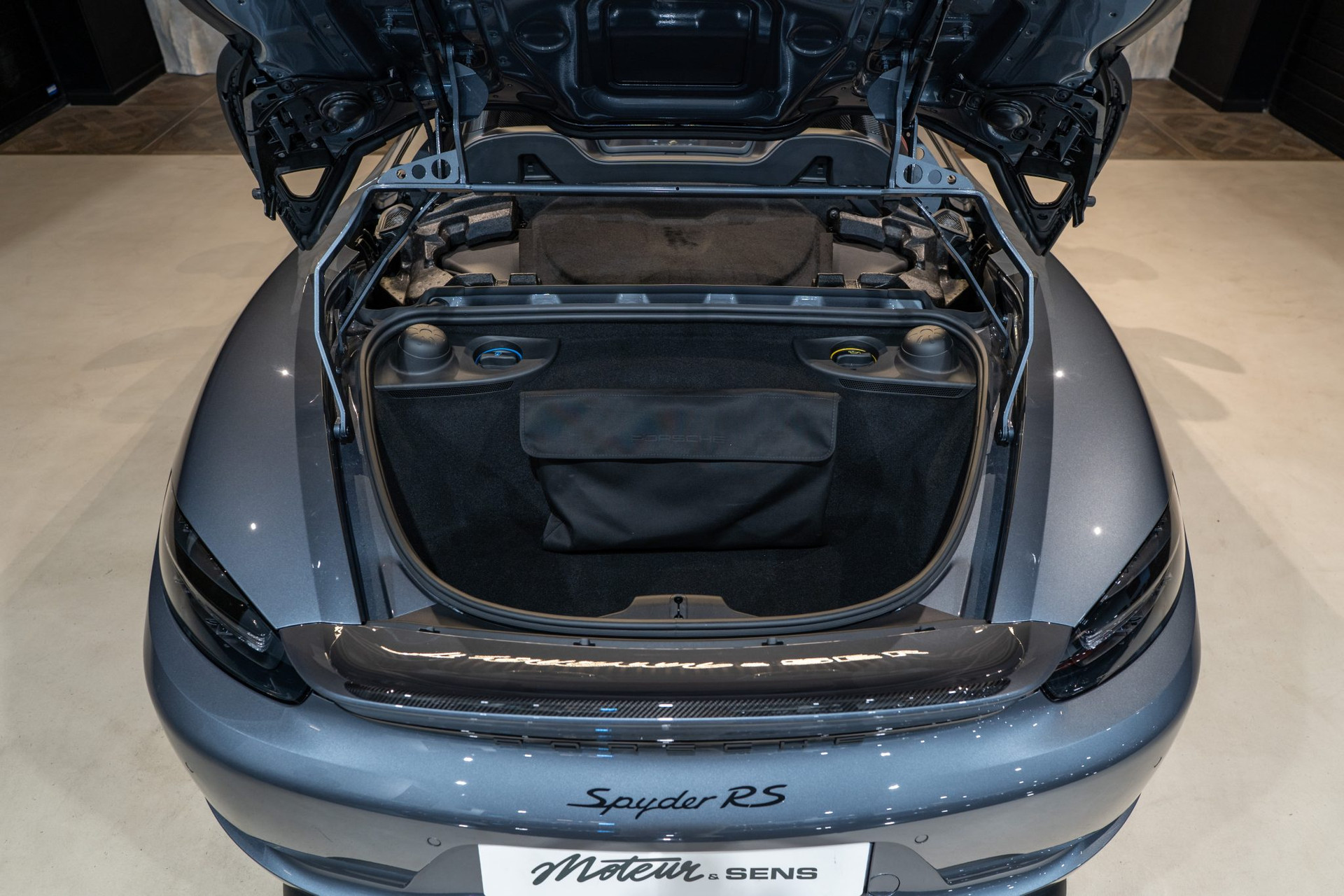 Porsche 718 Spyder RS – Pack Weissach – Gris Vanadium – 7 200 km – Photo 30