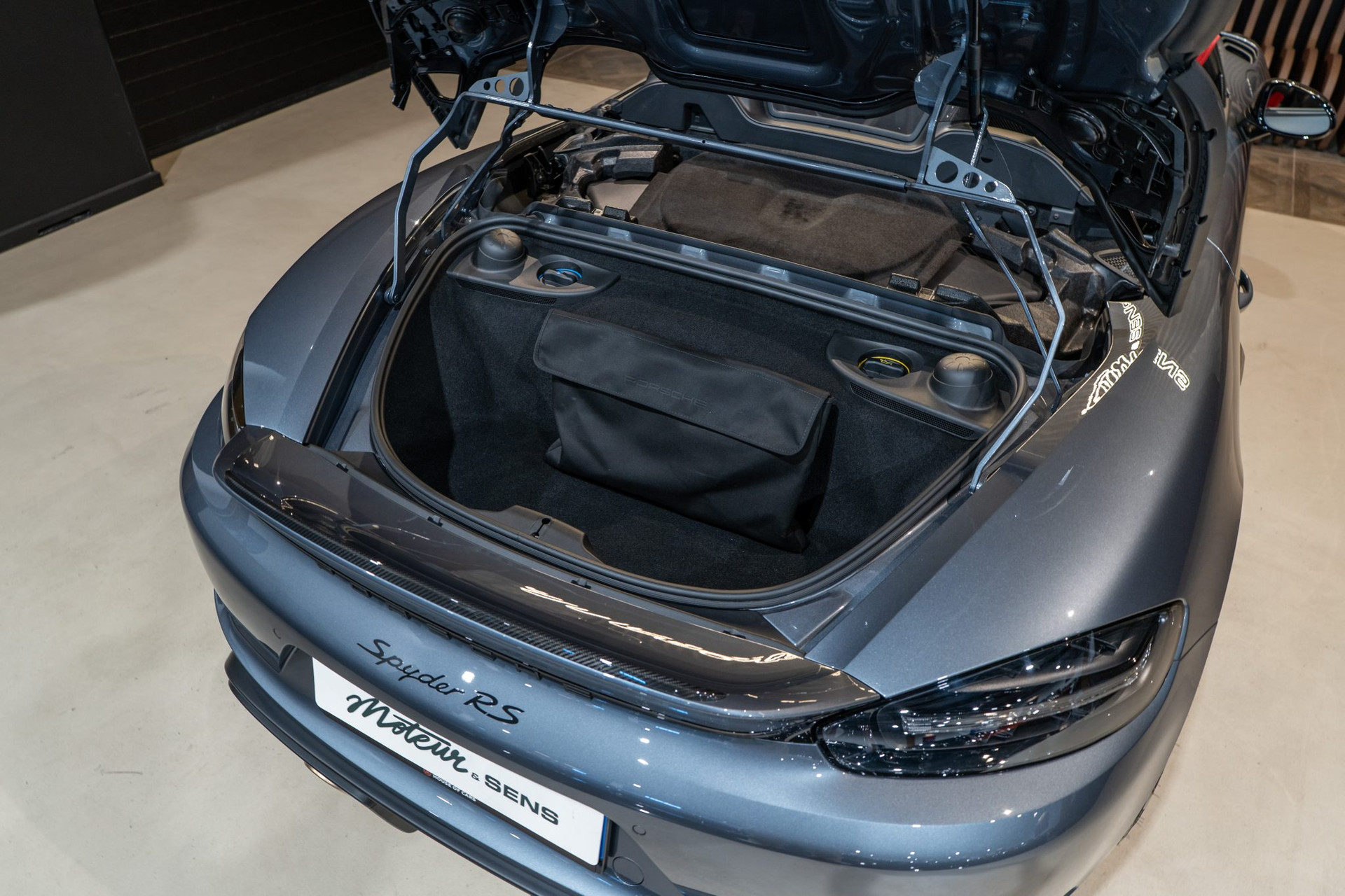 Porsche 718 Spyder RS – Pack Weissach – Gris Vanadium – 7 200 km – Photo 31