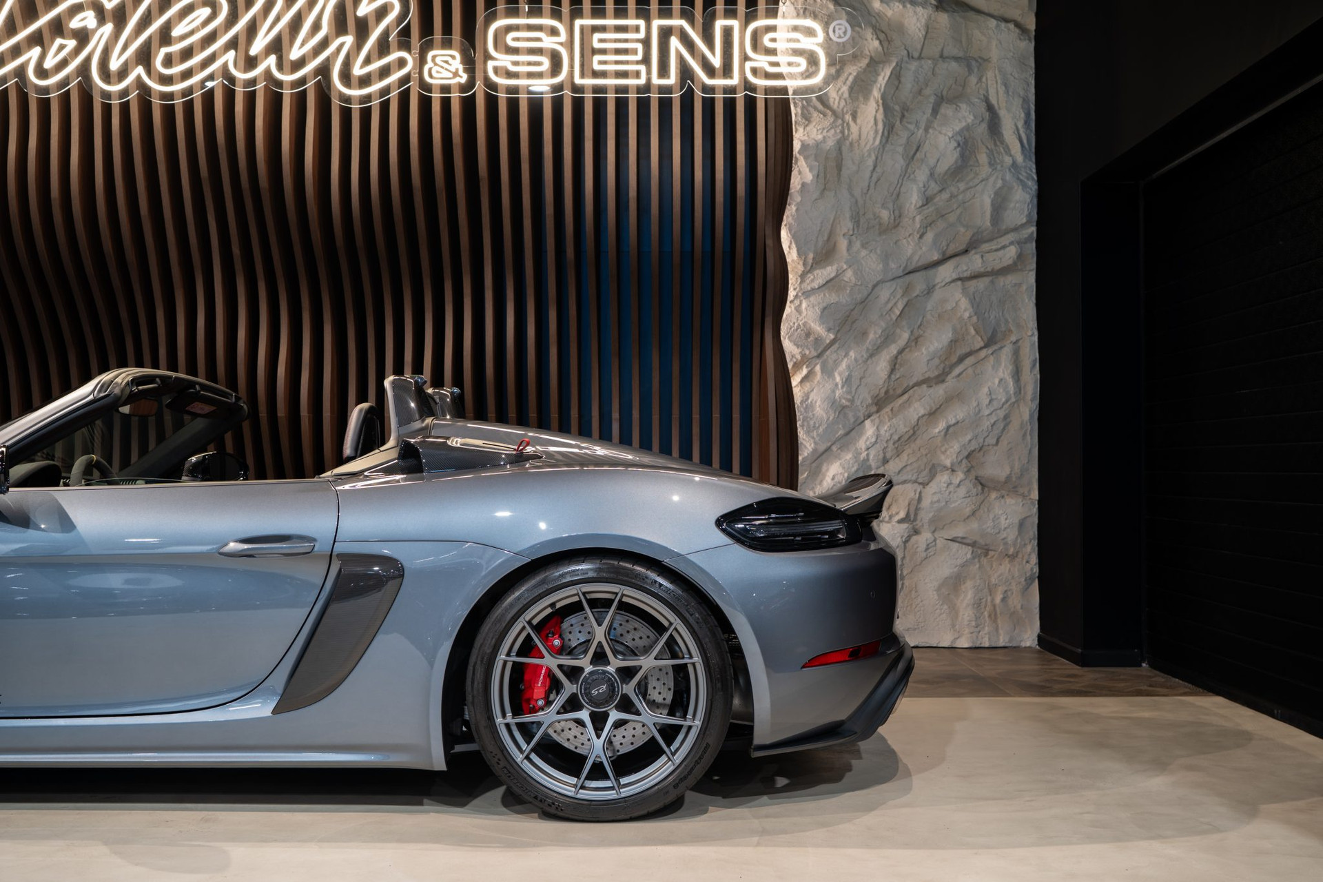 Porsche 718 Spyder RS – Pack Weissach – Gris Vanadium – 7 200 km – Photo 33