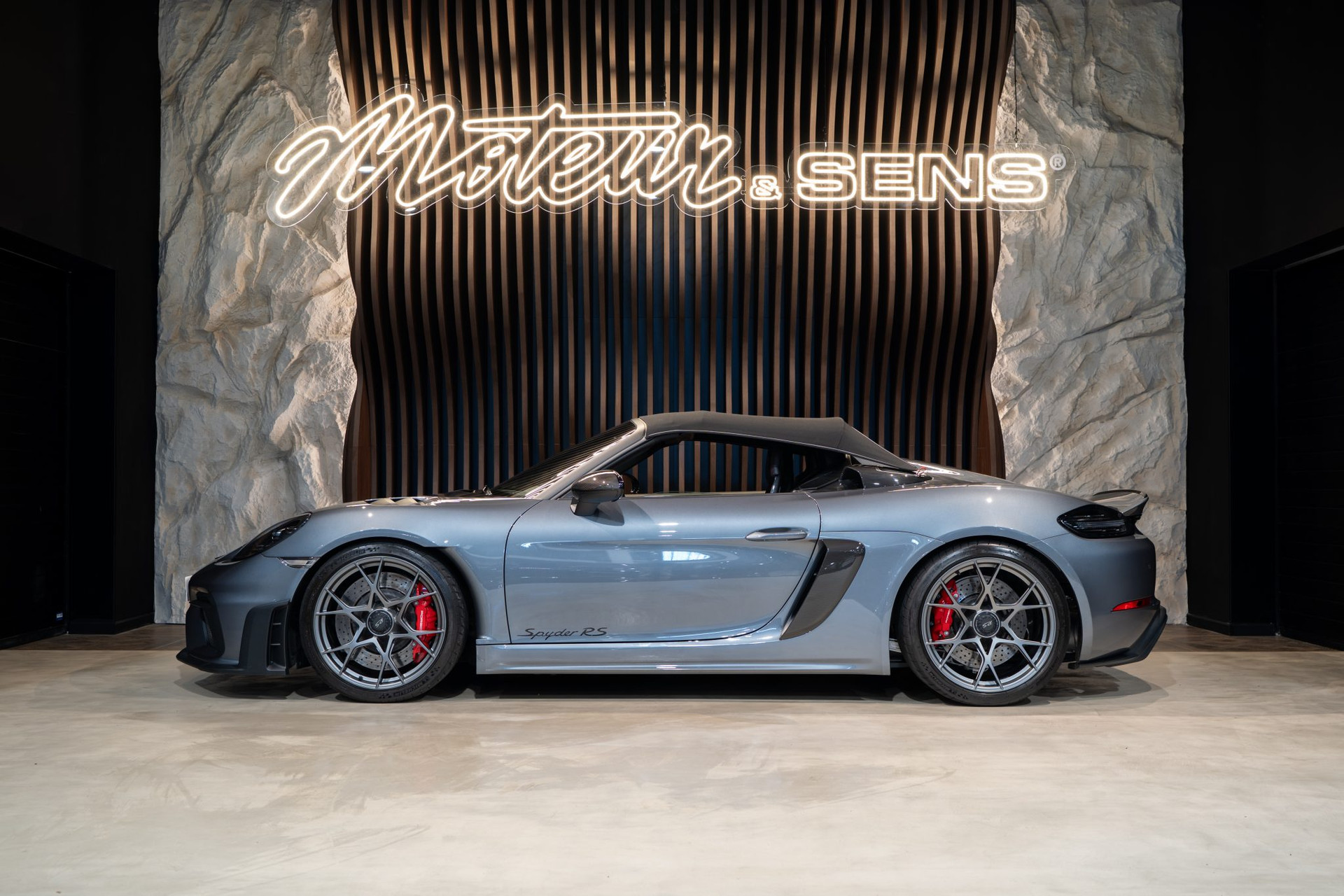 Porsche 718 Spyder RS – Pack Weissach – Gris Vanadium – 7 200 km – Photo 6