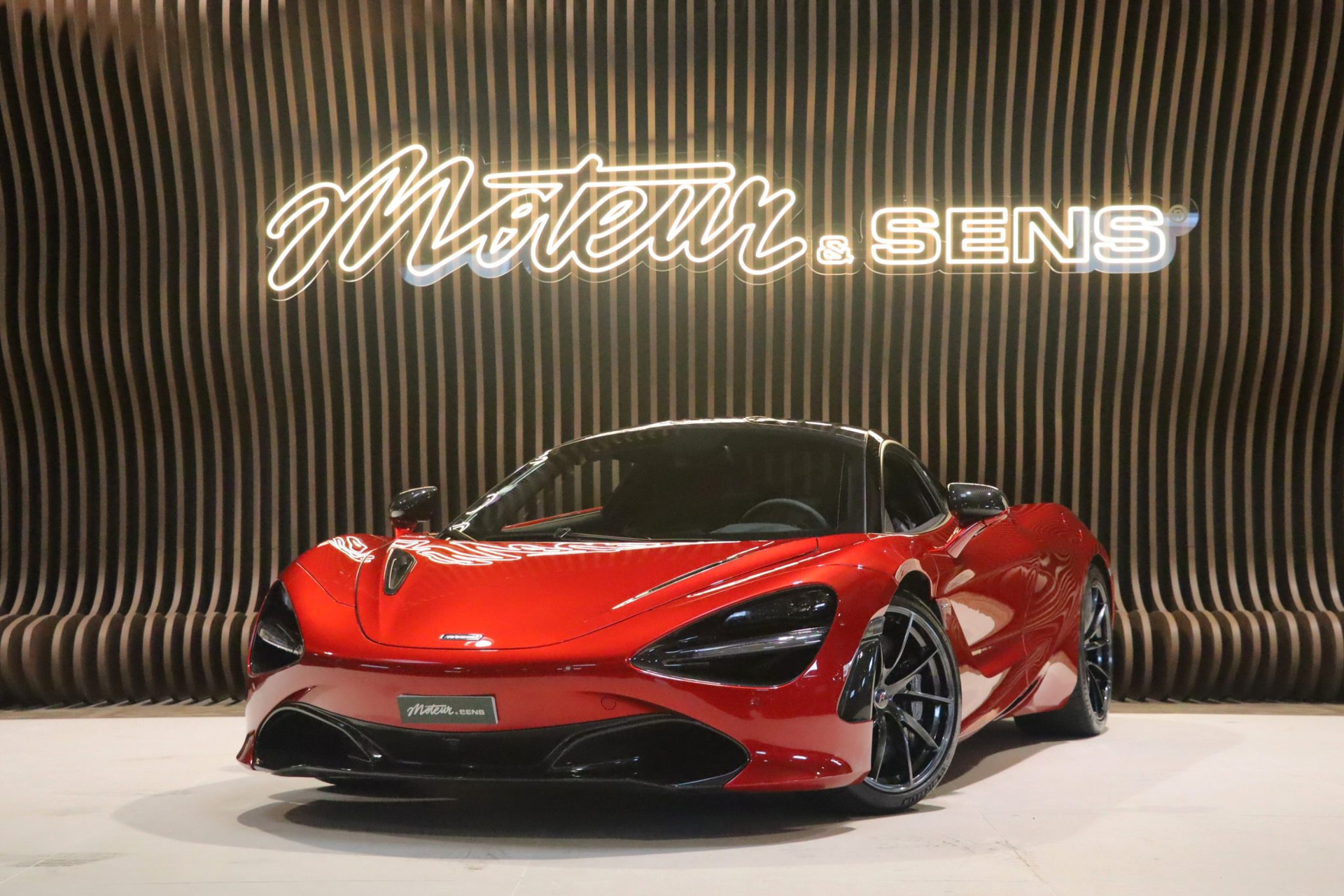 McLaren 720S Performance Coupé Launch Edition – Memphis Red – Photo 2