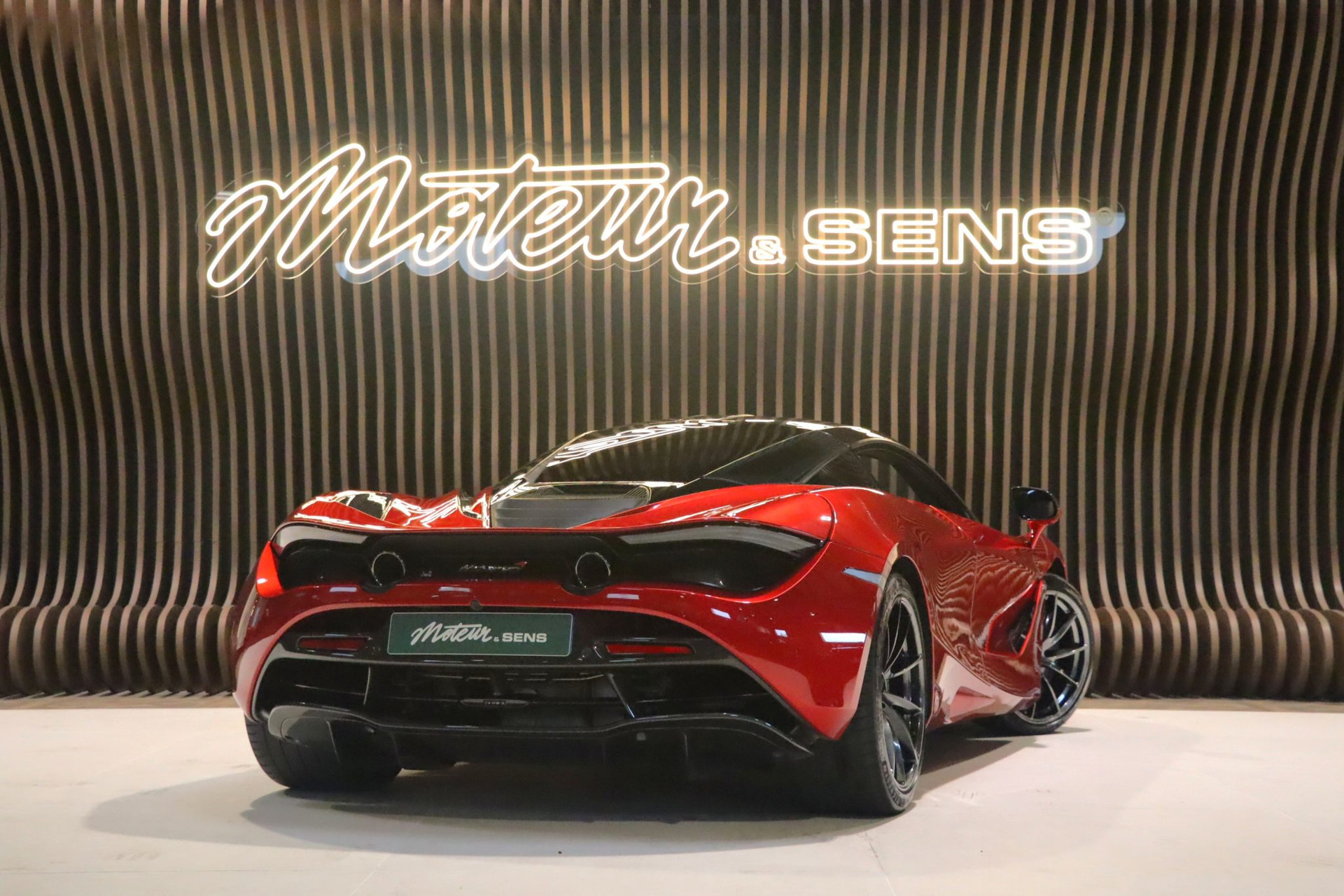 McLaren 720S Performance Coupé Launch Edition – Memphis Red – Photo 3