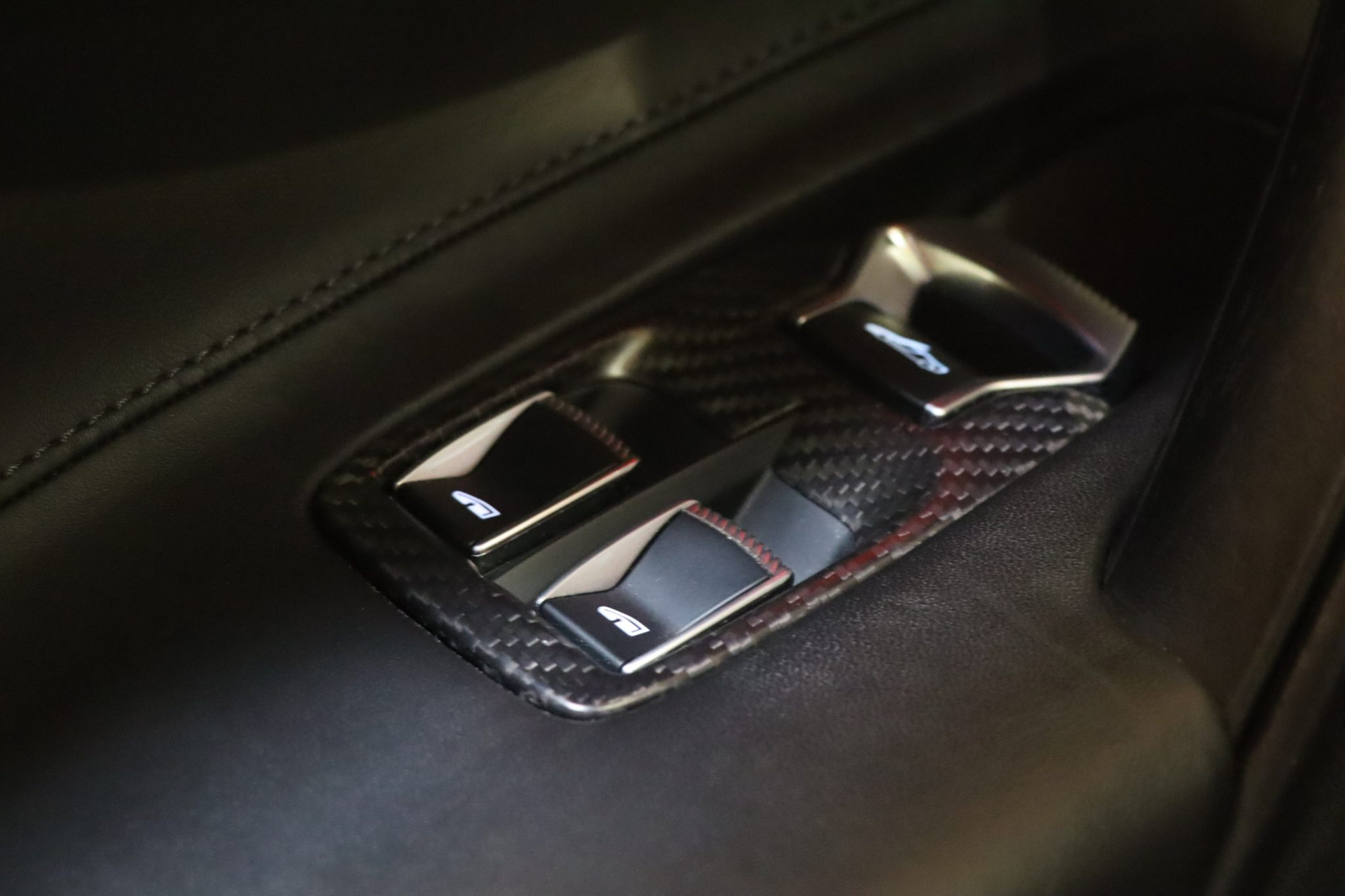 McLaren 720S Performance Coupé Launch Edition – Memphis Red – Photo 11