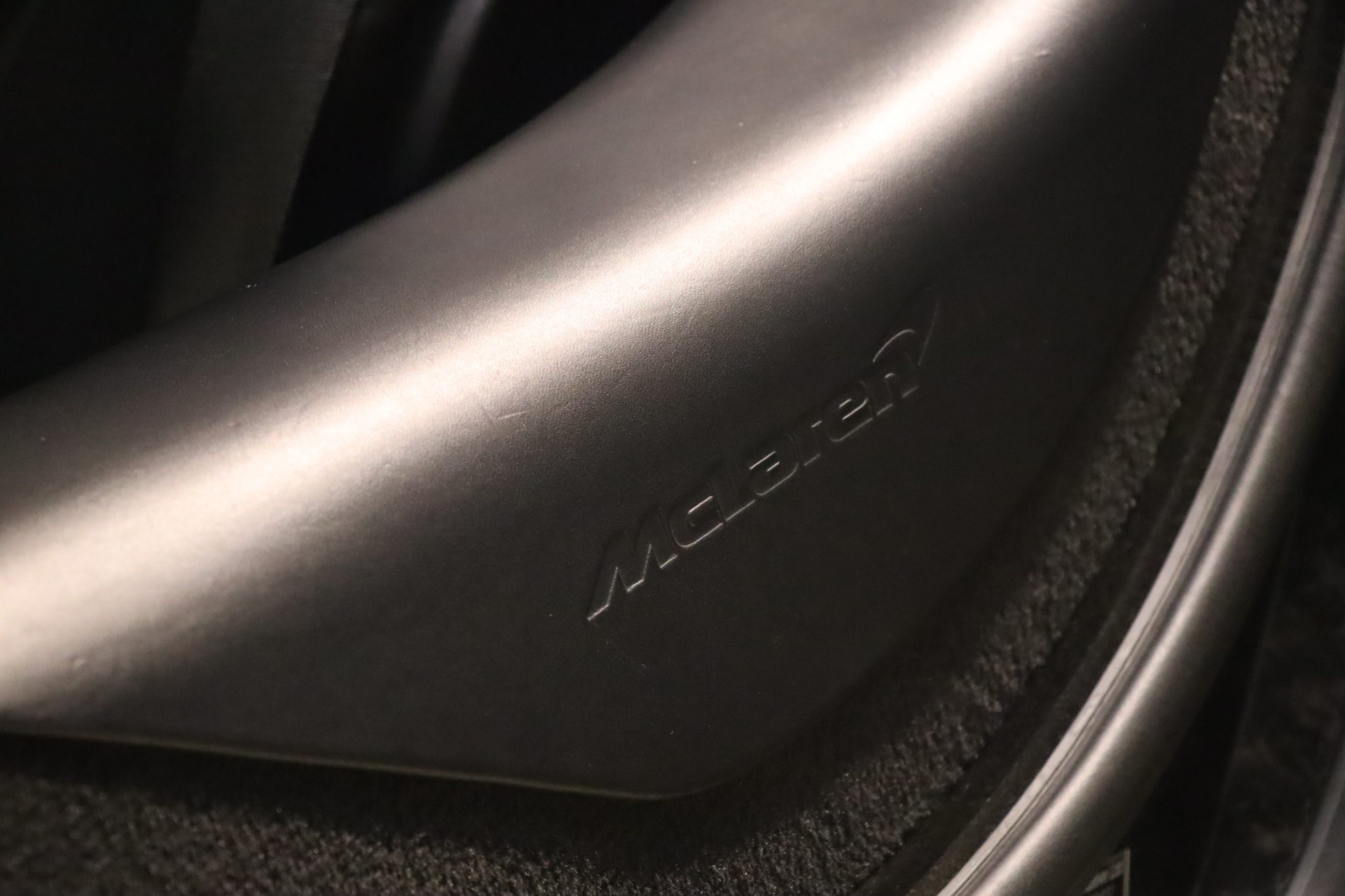 McLaren 720S Performance Coupé Launch Edition – Memphis Red – Photo 12