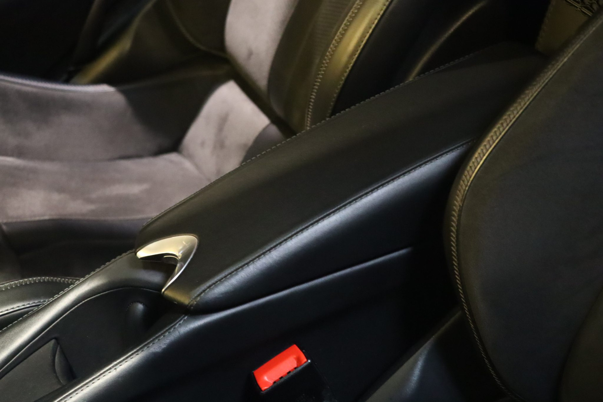 McLaren 720S Performance Coupé Launch Edition – Memphis Red – Photo 30