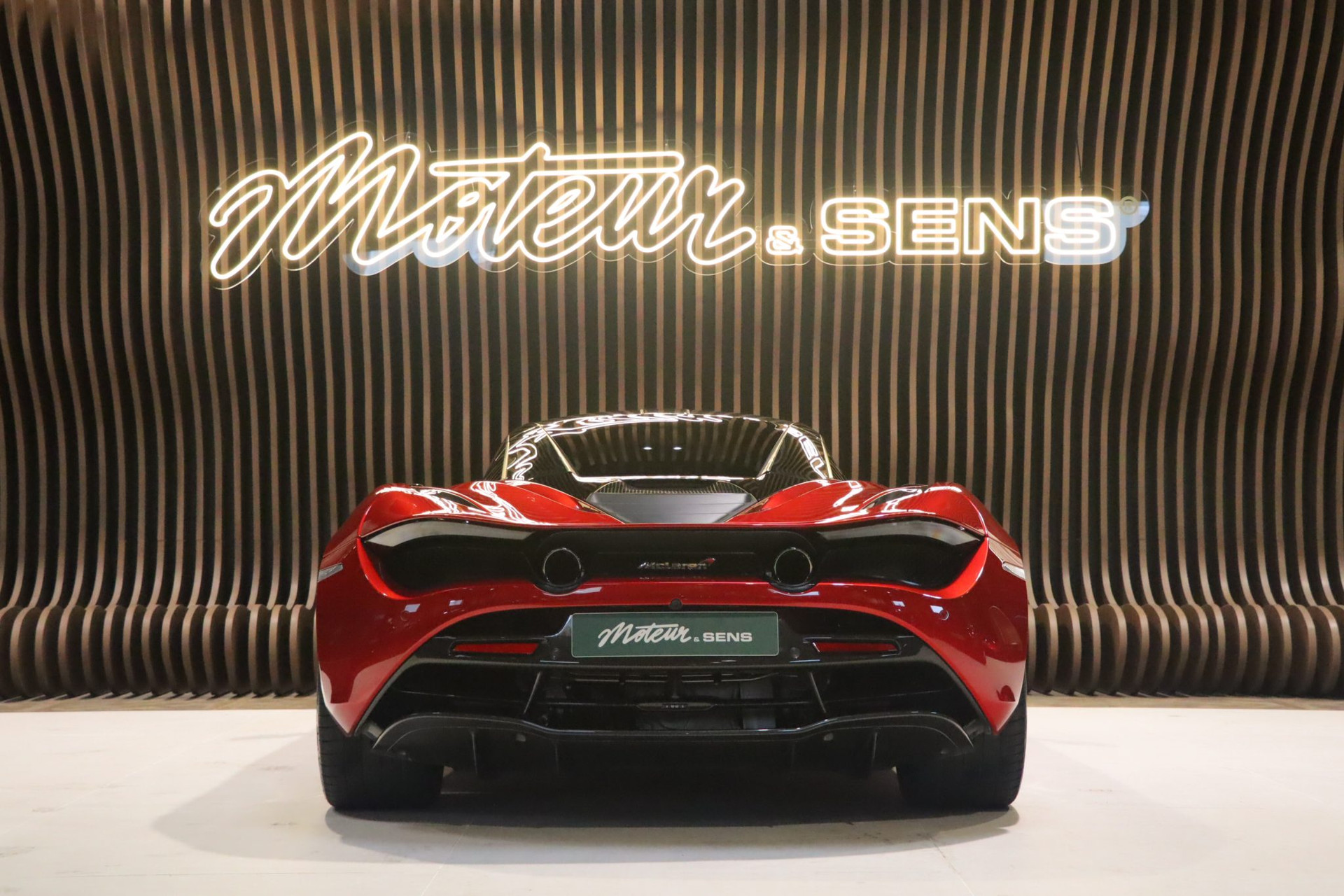 McLaren 720S Performance Coupé Launch Edition – Memphis Red – Photo 4
