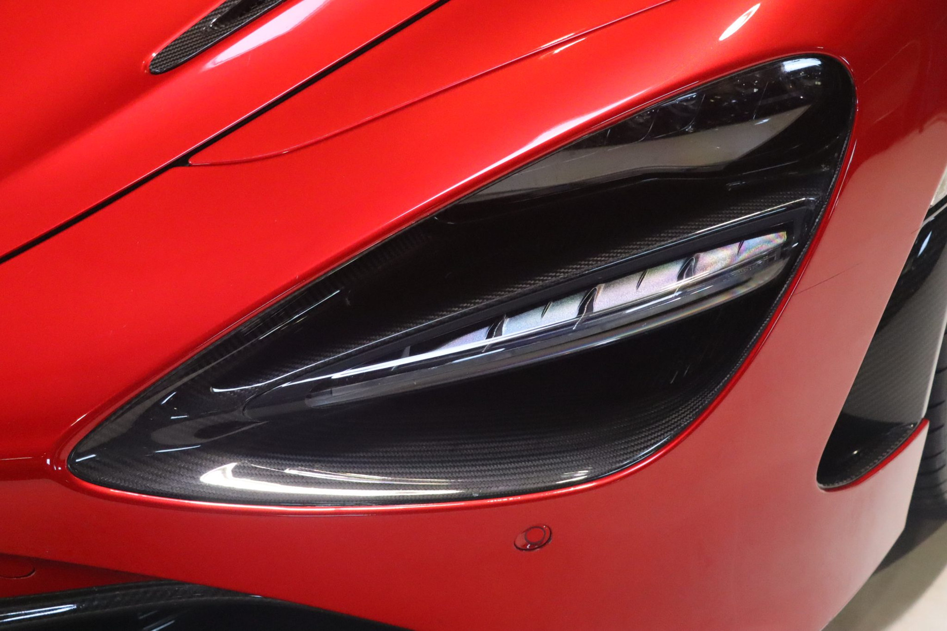 McLaren 720S Performance Coupé Launch Edition – Memphis Red – Photo 33