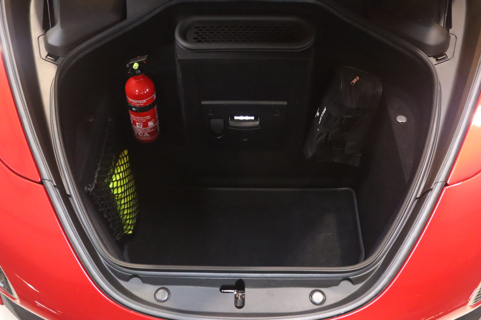 McLaren 720S Performance Coupé Launch Edition – Memphis Red – Photo 37