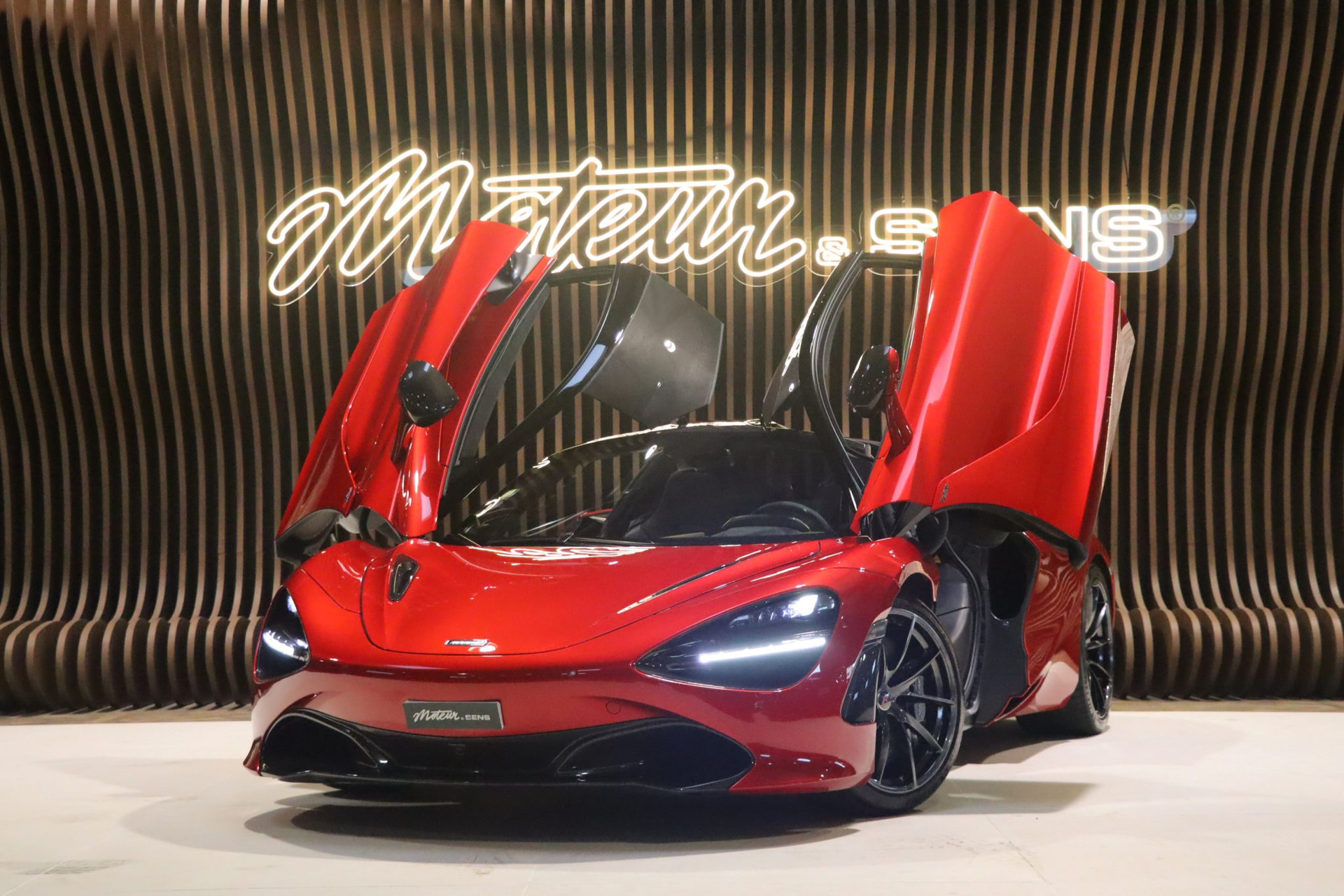 McLaren 720S Performance Coupé Launch Edition – Memphis Red – Photo 38
