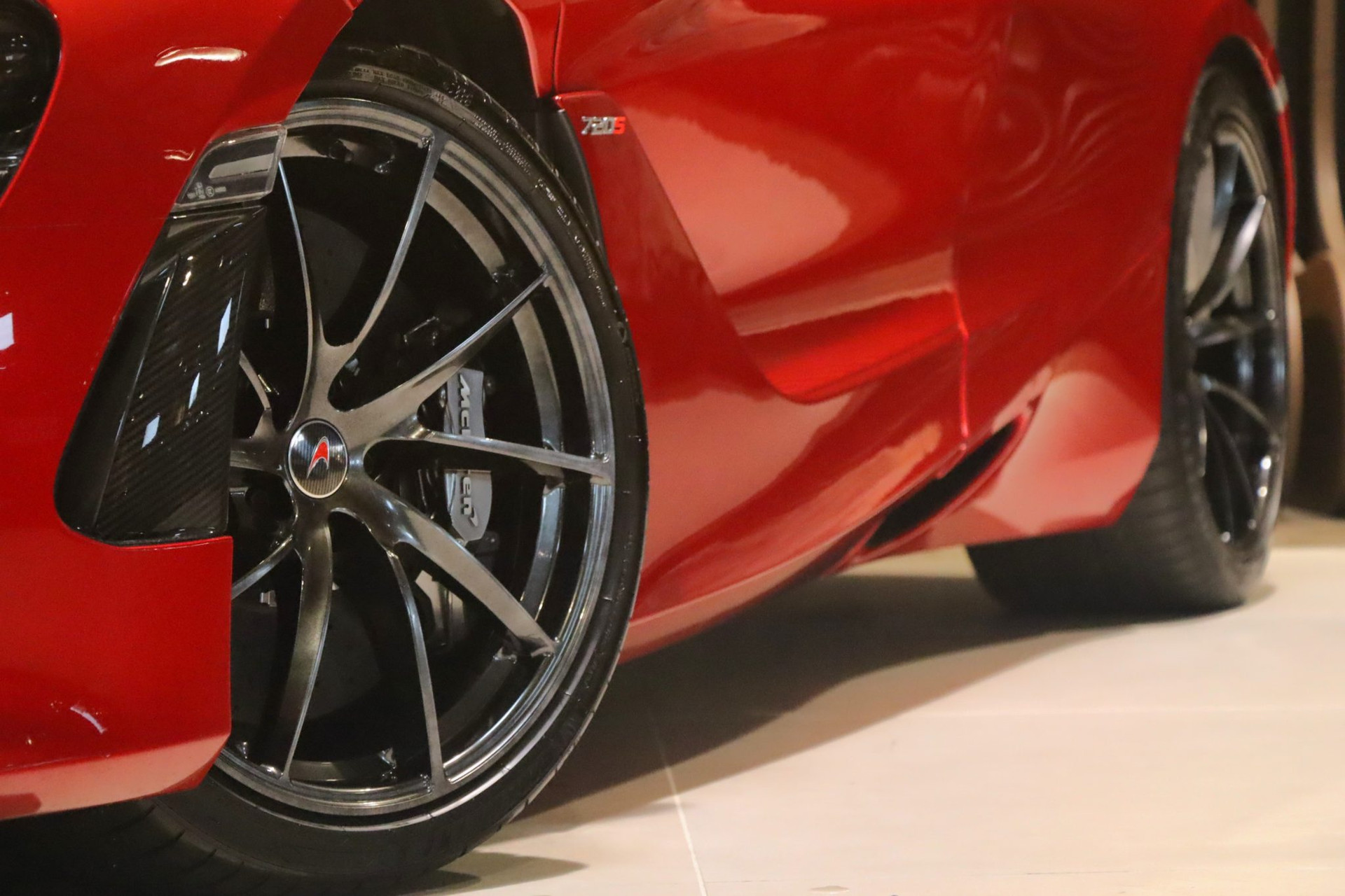 McLaren 720S Performance Coupé Launch Edition – Memphis Red – Photo 39