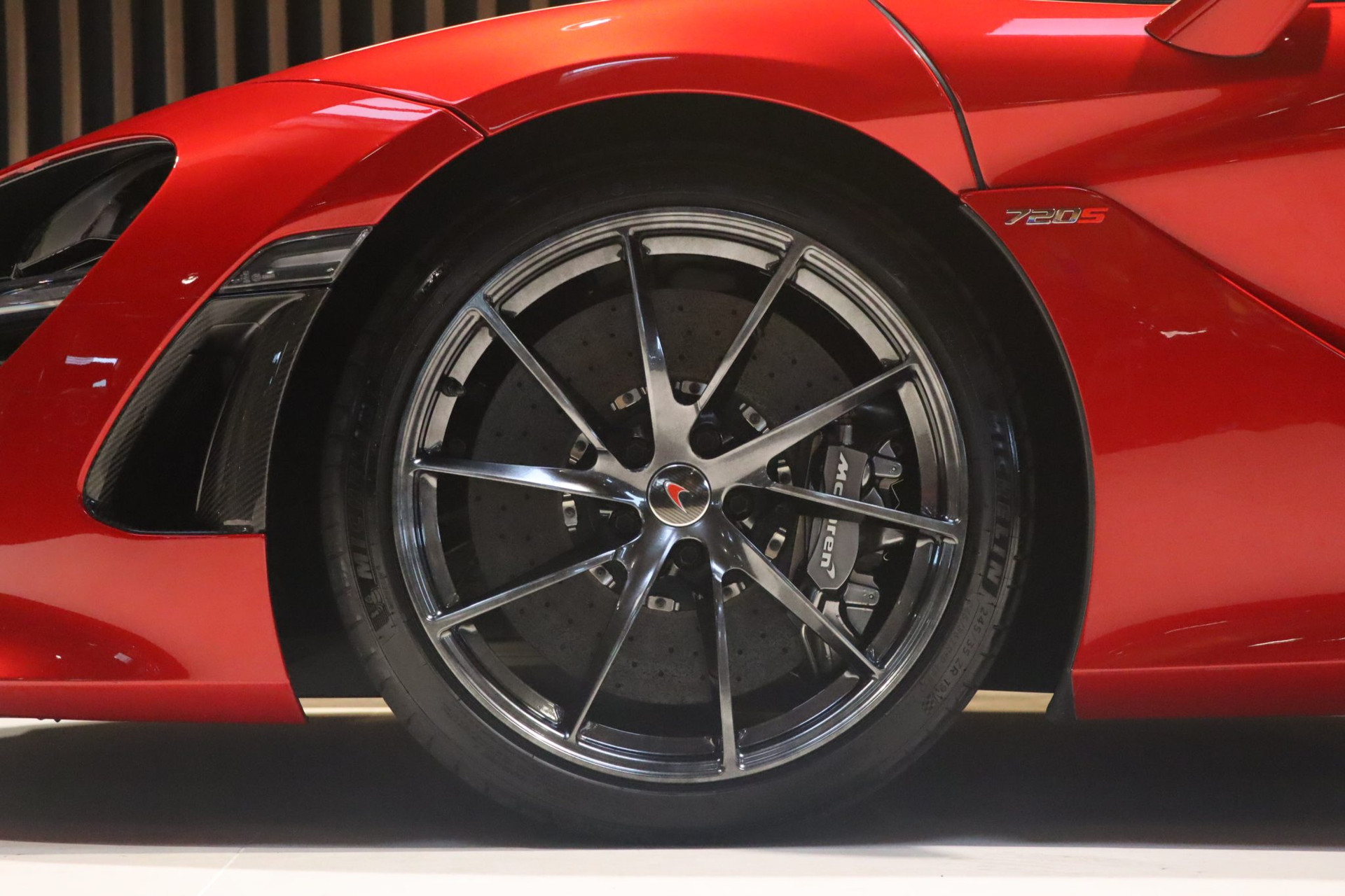 McLaren 720S Performance Coupé Launch Edition – Memphis Red – Photo 41