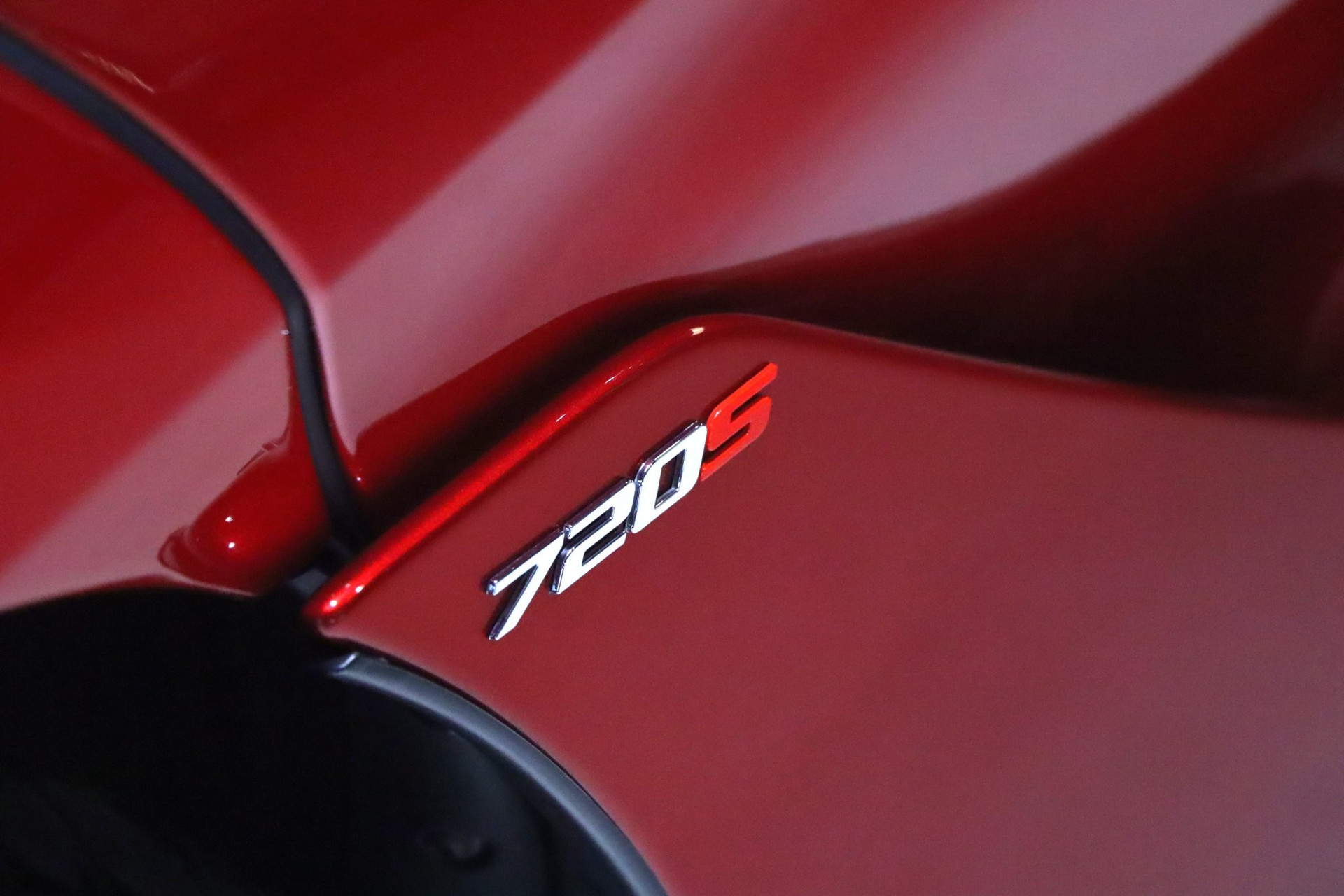 McLaren 720S Performance Coupé Launch Edition – Memphis Red – Photo 42