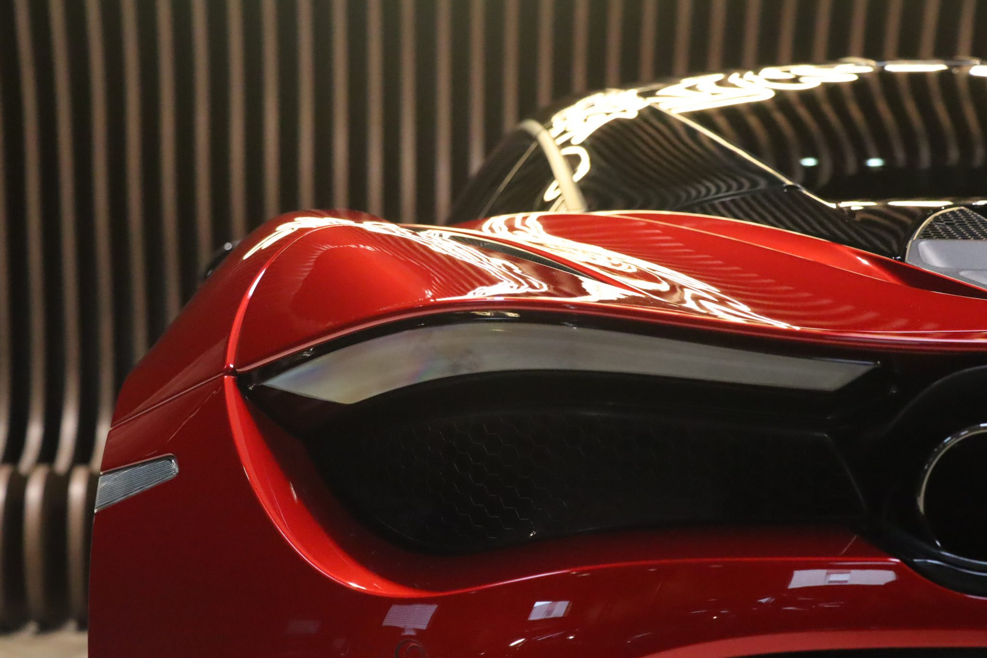 McLaren 720S Performance Coupé Launch Edition – Memphis Red – Photo 46