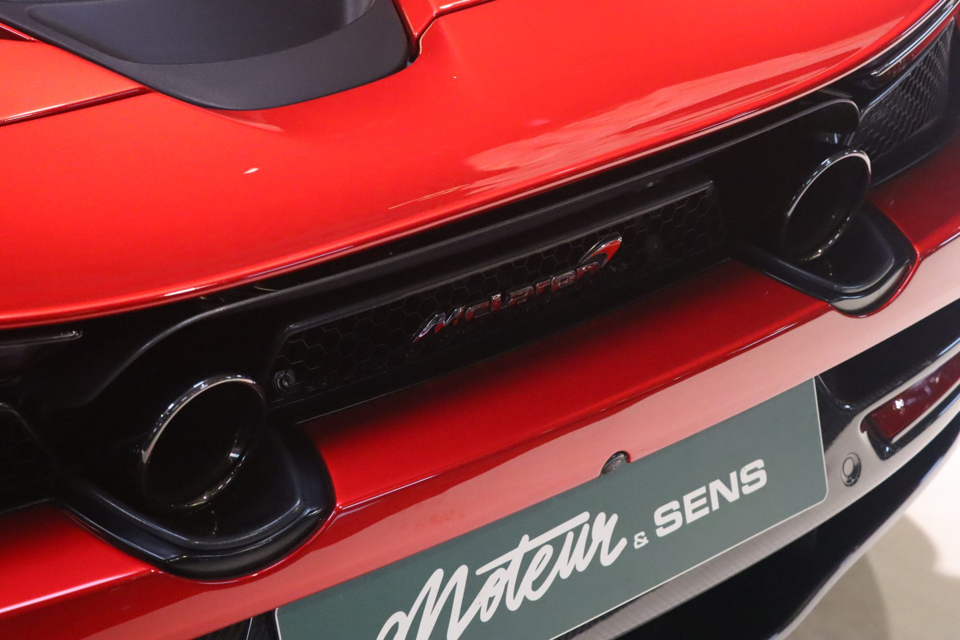 McLaren 720S Performance Coupé Launch Edition – Memphis Red – Photo 47