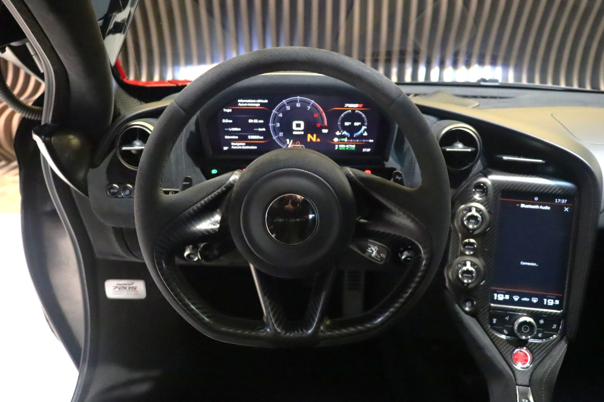 McLaren 720S Performance Coupé Launch Edition – Memphis Red – Photo 9