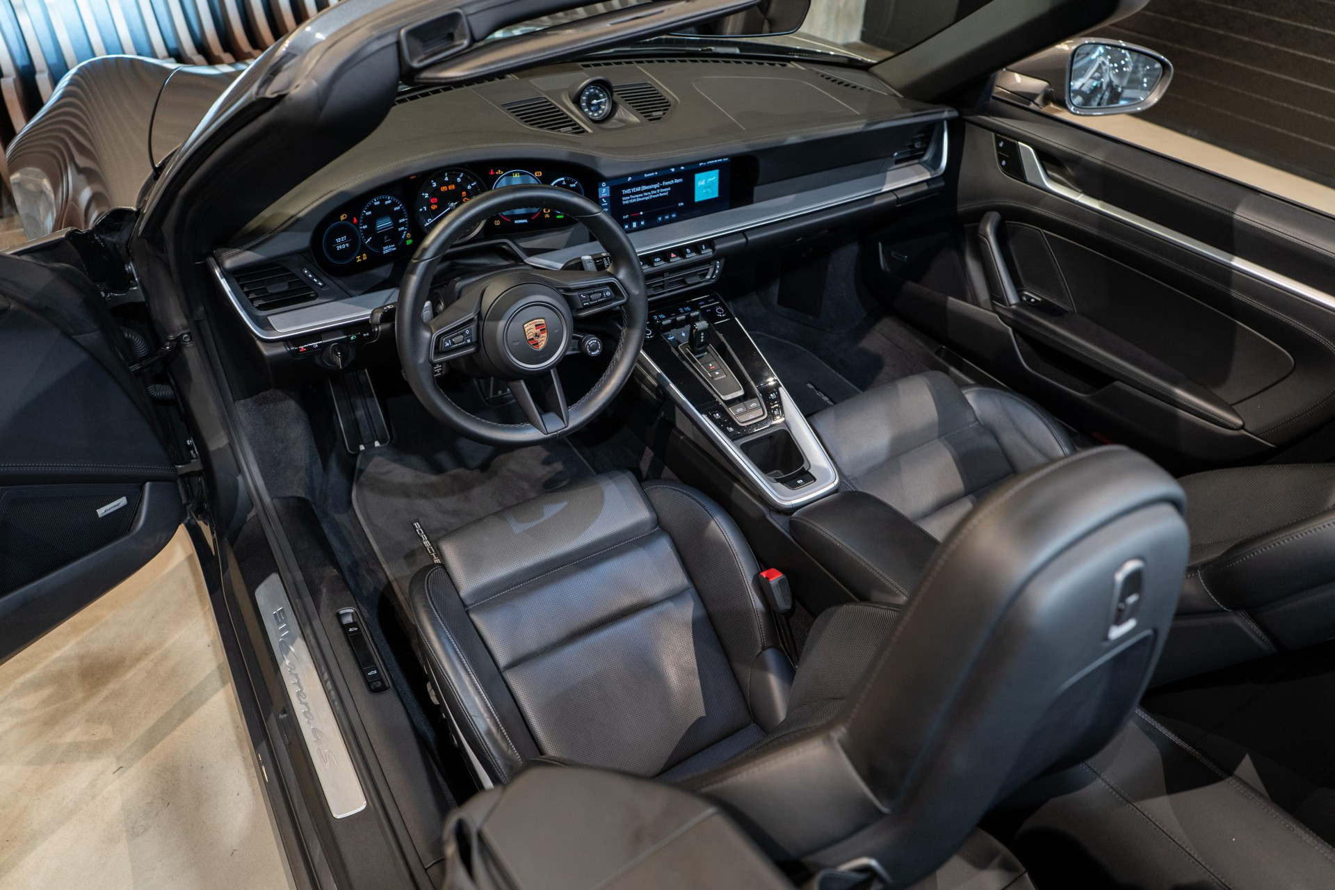 Porsche 911 Type 992 Carrera 4S Cabriolet – 22 900 km, Gris Quartz – Photo 13