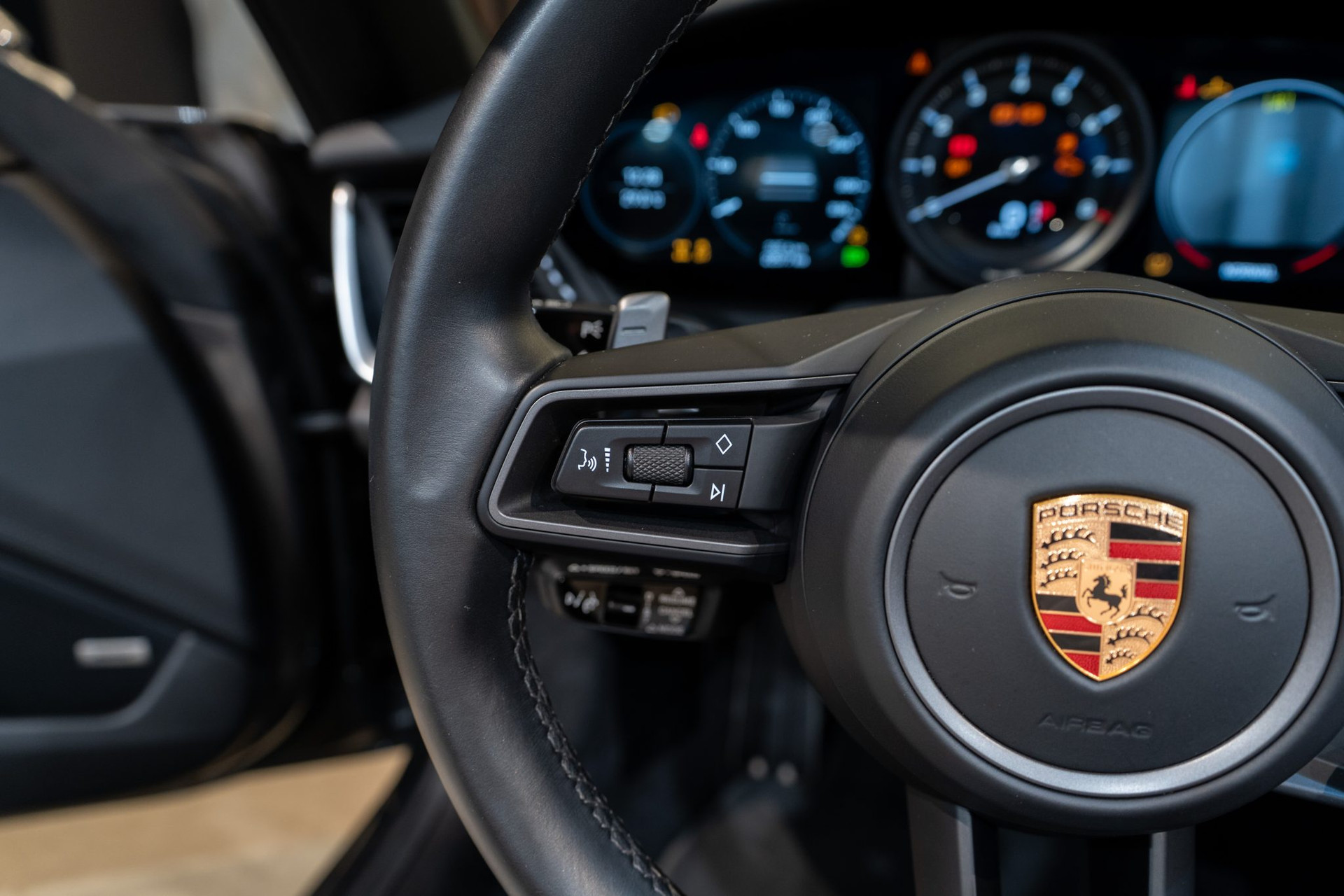 Porsche 911 Type 992 Carrera 4S Cabriolet – 22 900 km, Gris Quartz – Photo 24