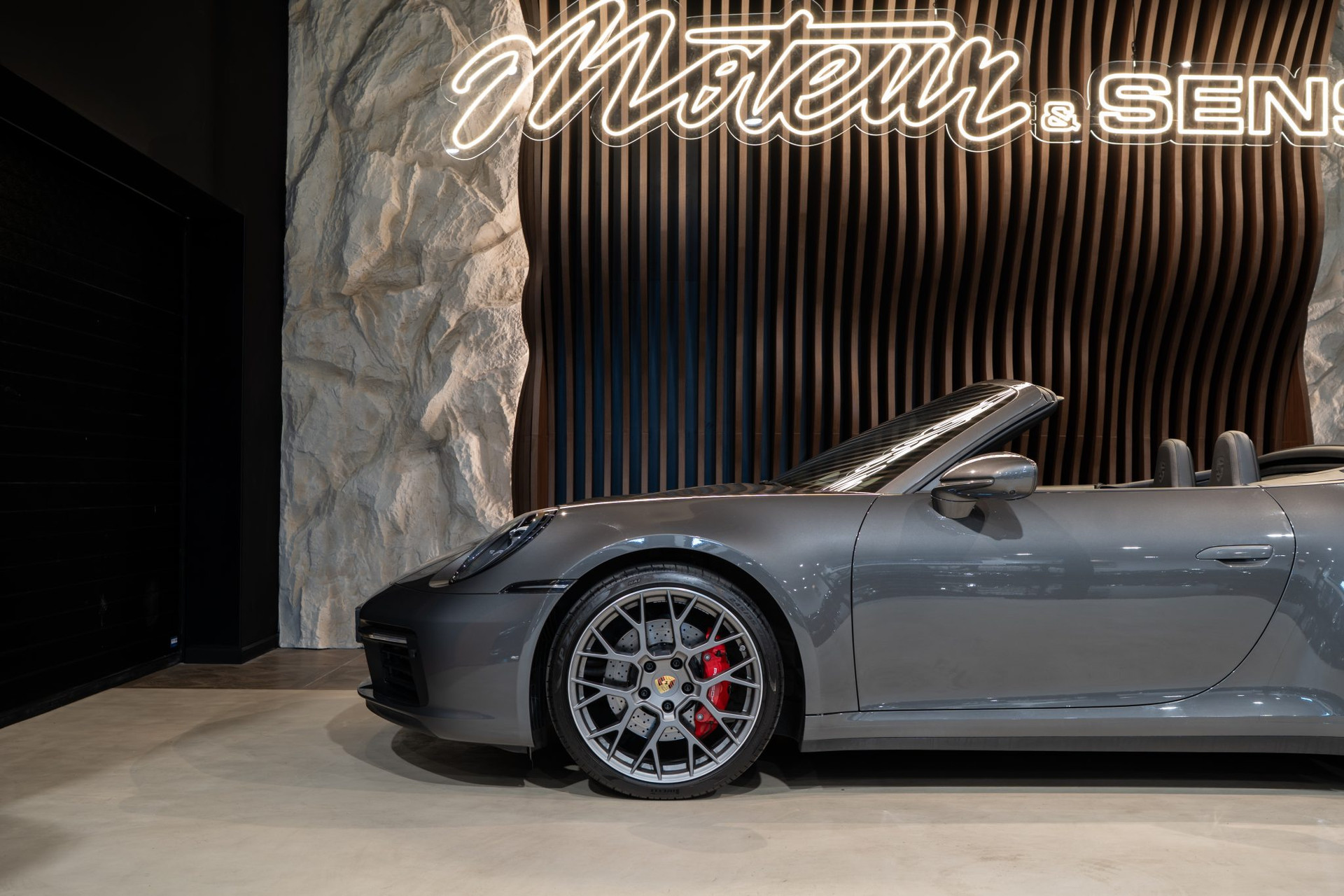 Porsche 911 Type 992 Carrera 4S Cabriolet – 22 900 km, Gris Quartz – Photo 38