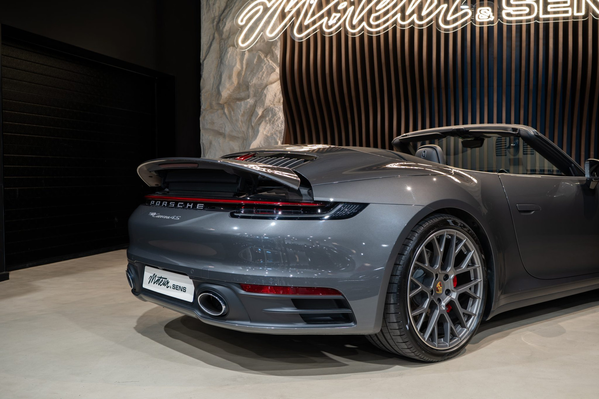 Porsche 911 Type 992 Carrera 4S Cabriolet – 22 900 km, Gris Quartz – Photo 45