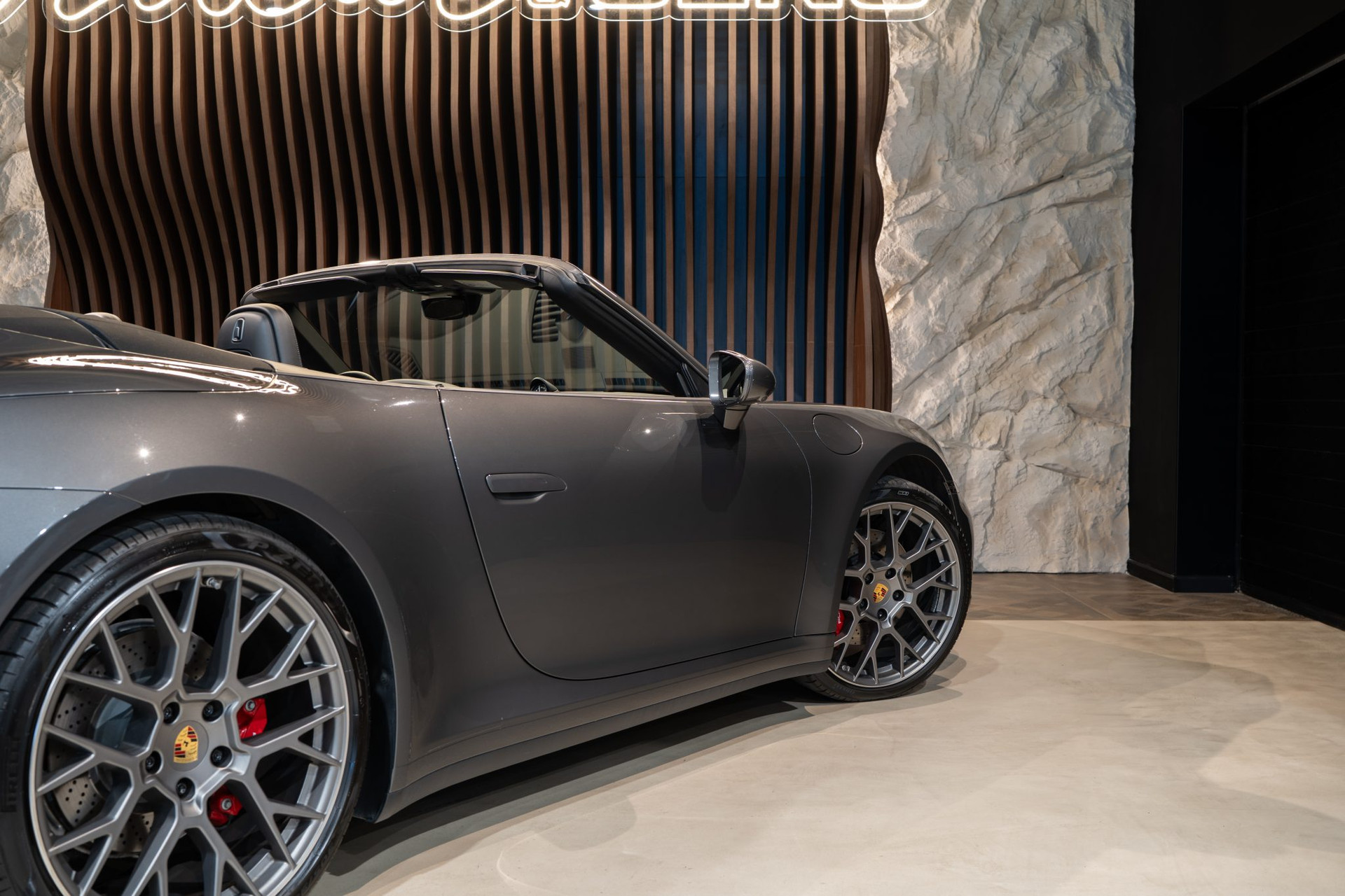 Porsche 911 Type 992 Carrera 4S Cabriolet – 22 900 km, Gris Quartz – Photo 46