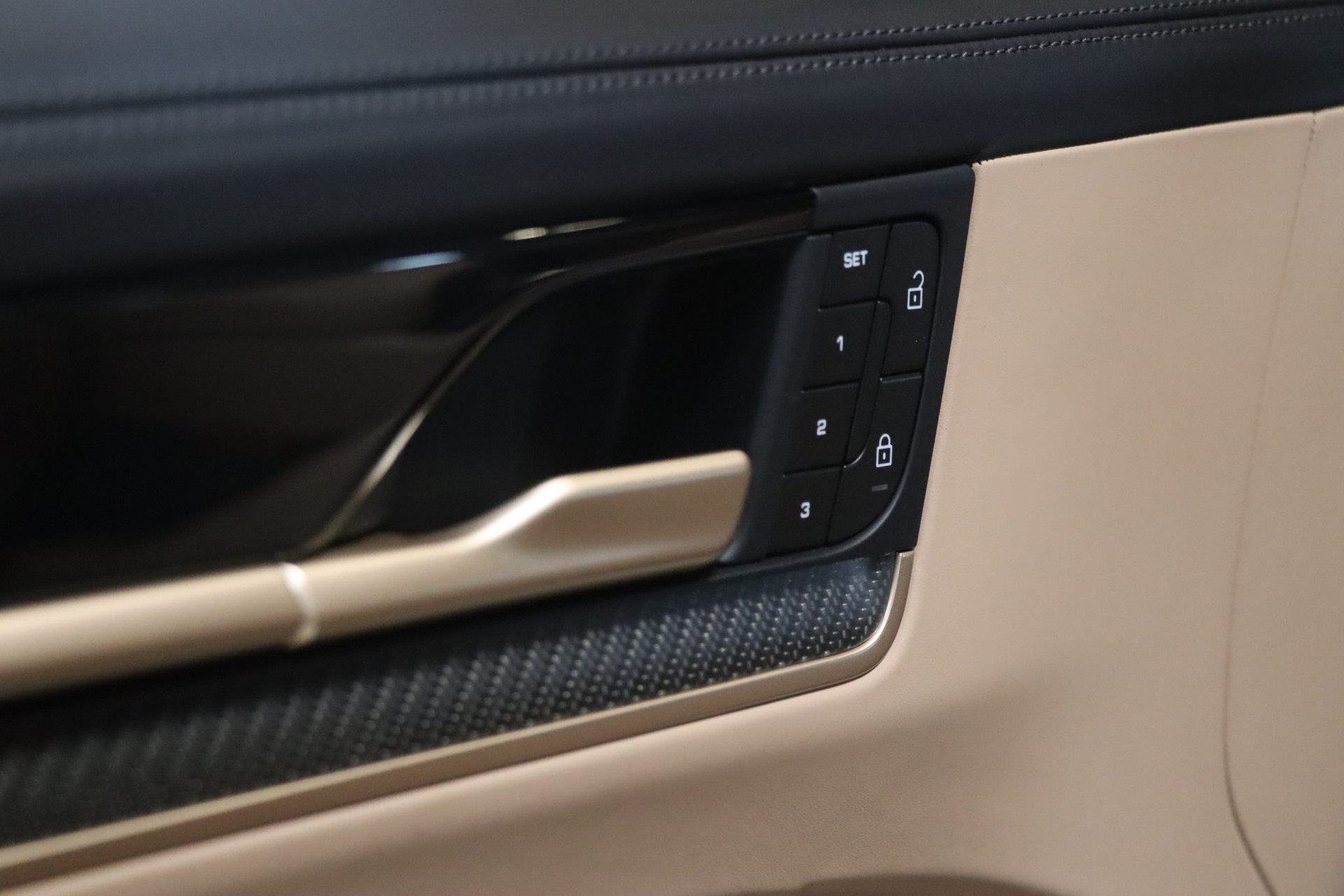 Porsche Cayenne Turbo E-Hybrid 739ch – Première main française – Photo 12