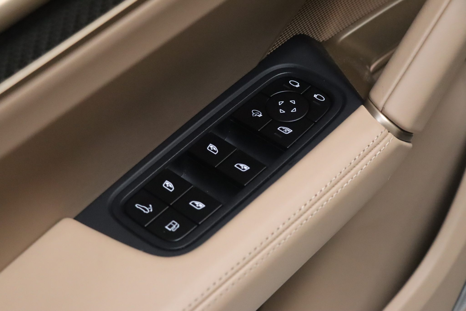 Porsche Cayenne Turbo E-Hybrid 739ch – Première main française – Photo 13