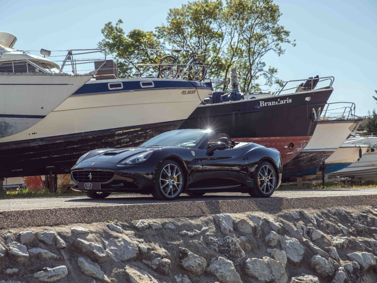 Ferrari California 4.3 V8 490 ch — Noir verni, suivi Maranello – Photo 13