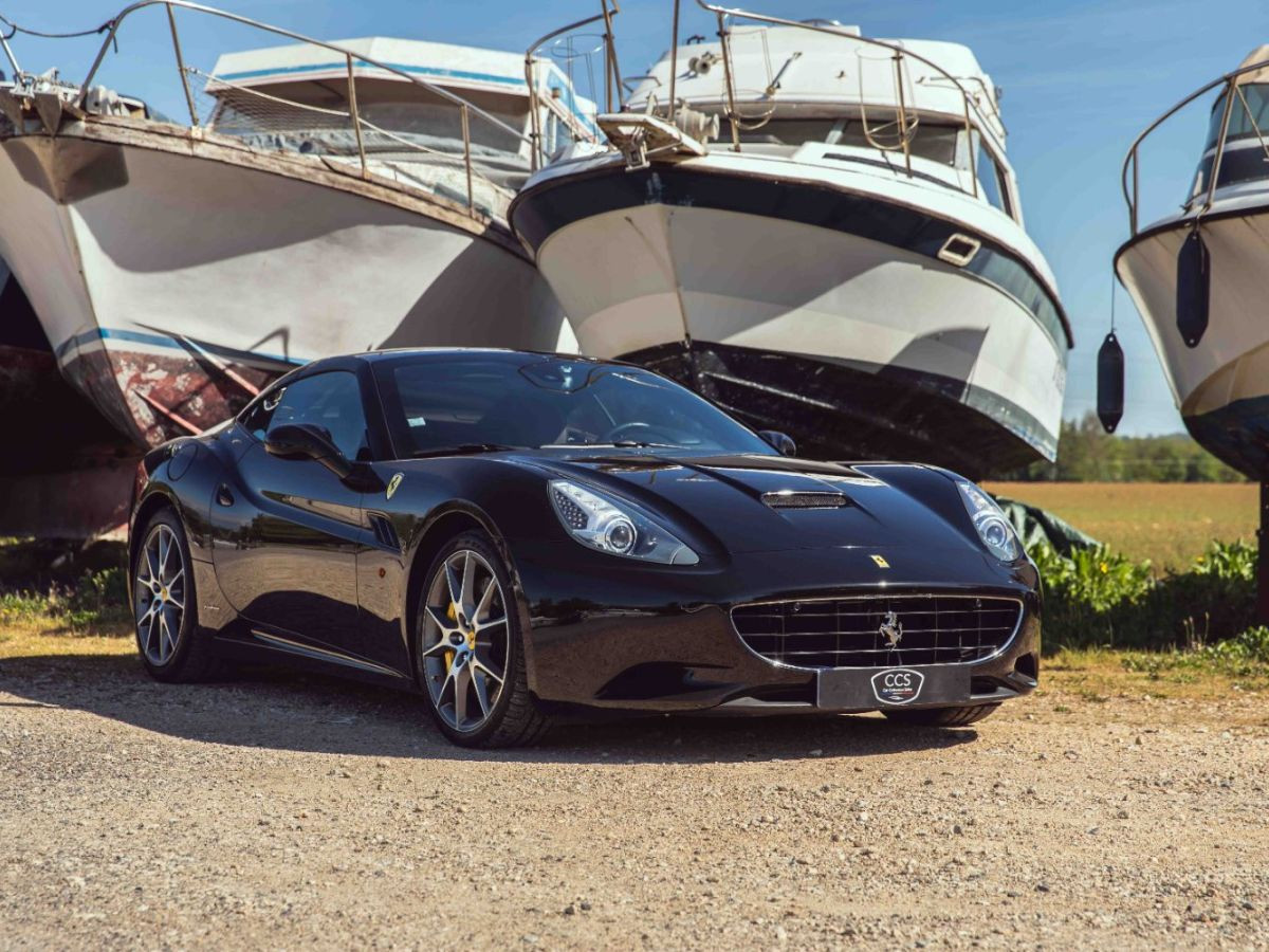 Ferrari California 4.3 V8 490 ch — Noir verni, suivi Maranello – Photo 14