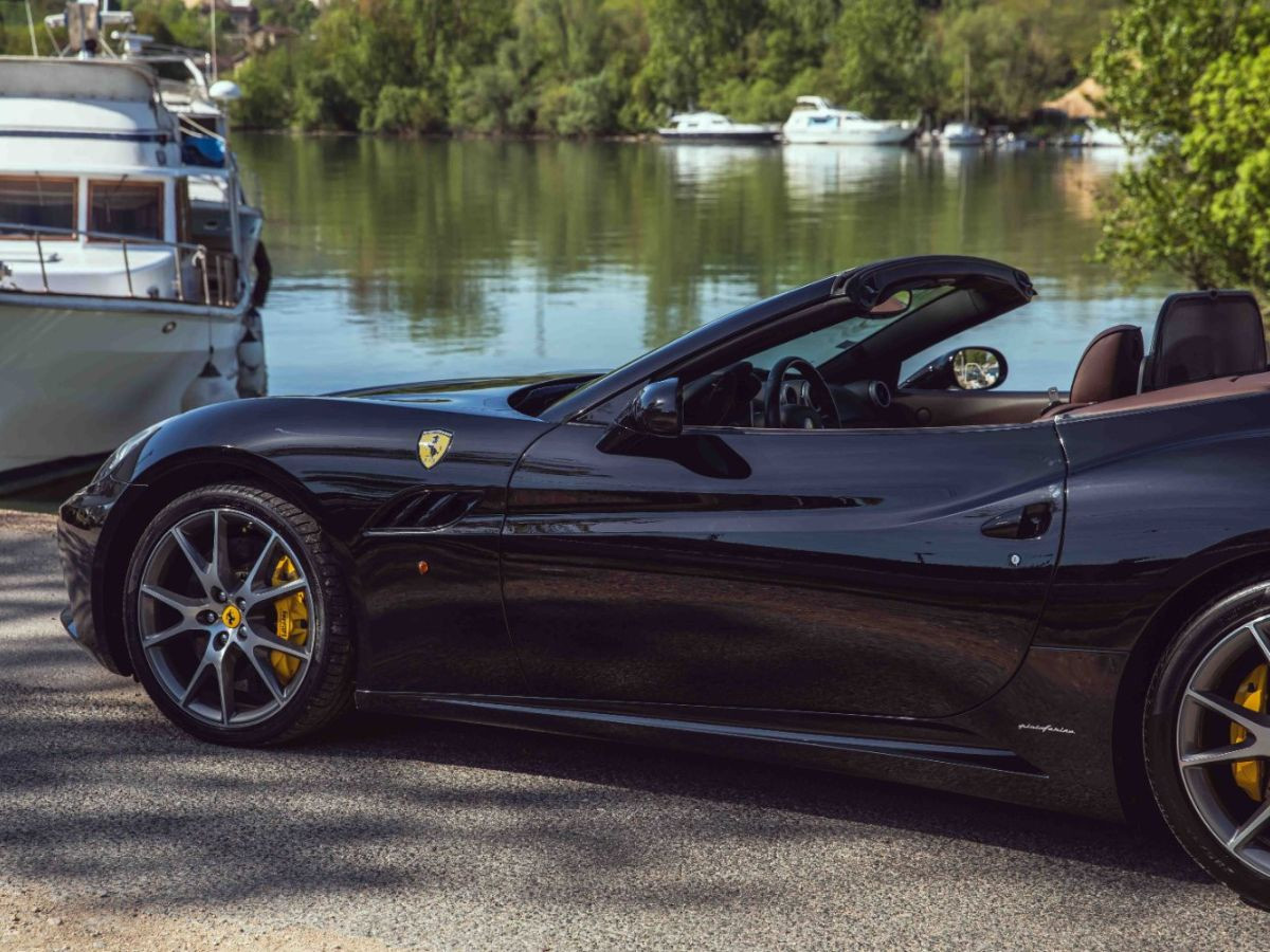 Ferrari California 4.3 V8 490 ch — Noir verni, suivi Maranello – Photo 15