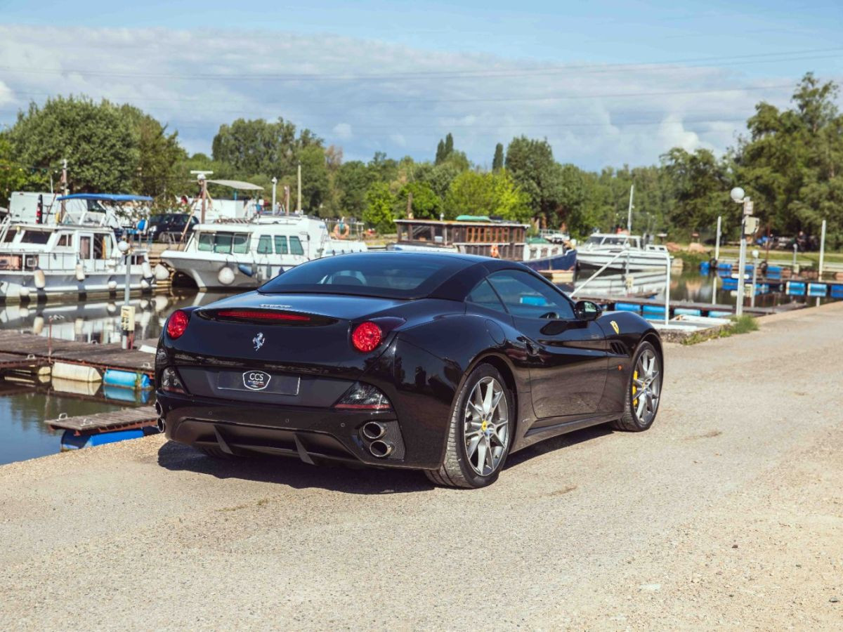 Ferrari California 4.3 V8 490 ch — Noir verni, suivi Maranello – Photo 5