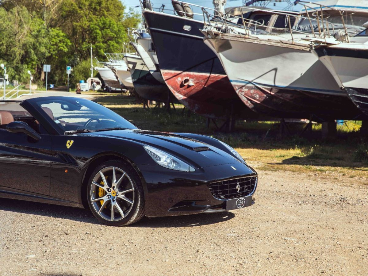 Ferrari California 4.3 V8 490 ch — Noir verni, suivi Maranello – Photo 6