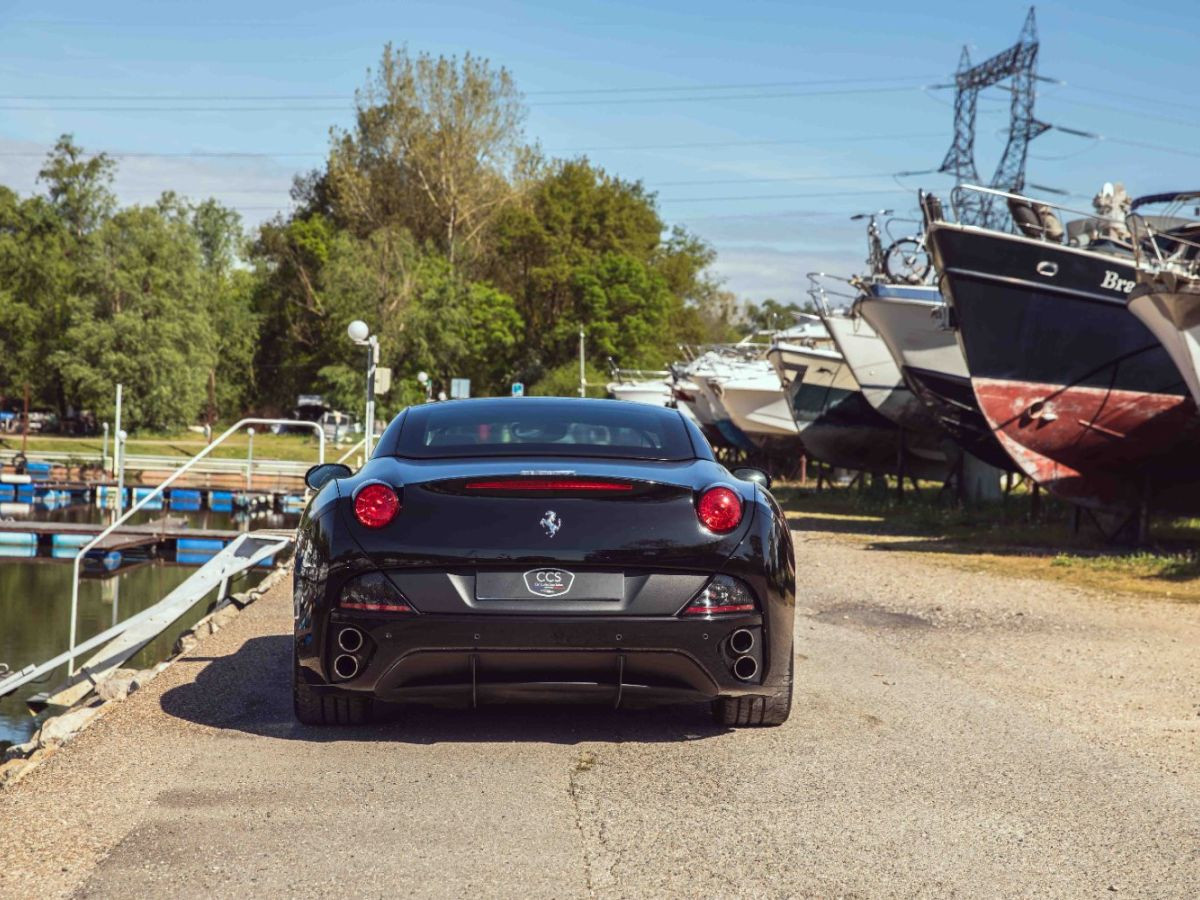 Ferrari California 4.3 V8 490 ch — Noir verni, suivi Maranello – Photo 8