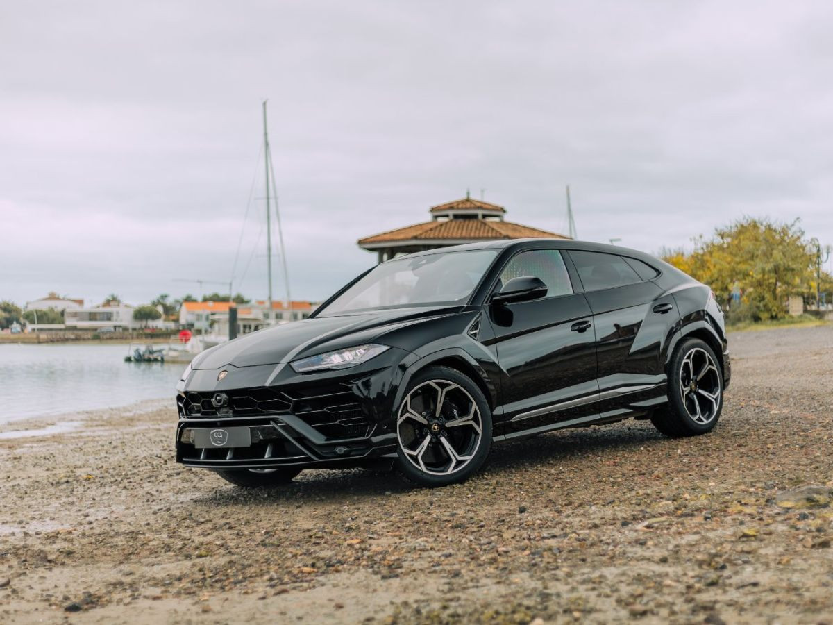 Lamborghini Urus 4.0 V8 biturbo 650 ch, noir métallisé, 84 000 km – Photo 1