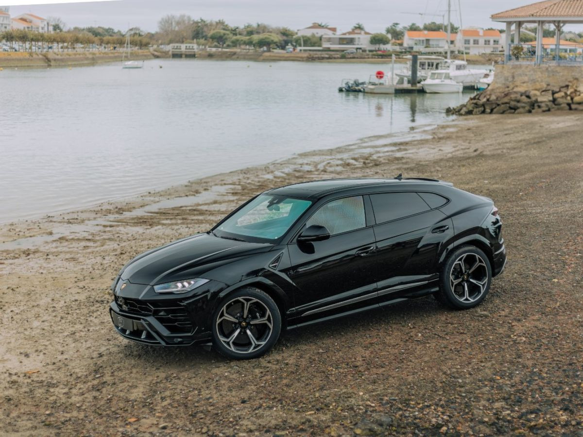 Lamborghini Urus 4.0 V8 biturbo 650 ch, noir métallisé, 84 000 km – Photo 5