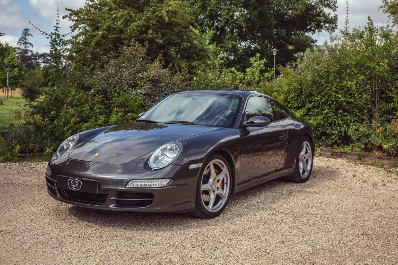 Porsche 911 type 997 Carrera S — 355 ch — Gris métallisé – Photo 1