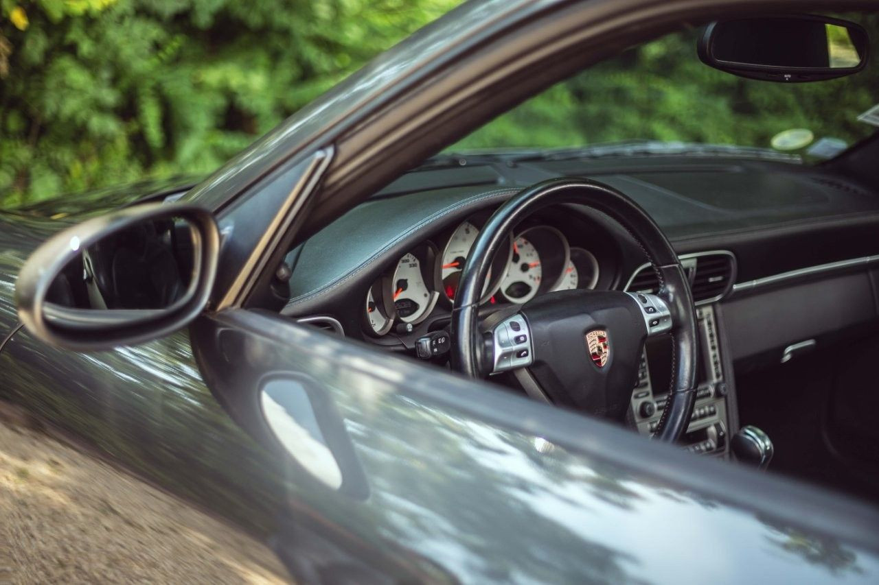 Porsche 911 type 997 Carrera S — 355 ch — Gris métallisé – Photo 15