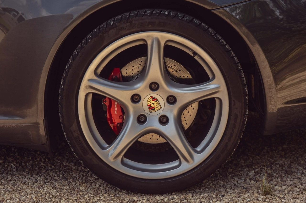 Porsche 911 type 997 Carrera S — 355 ch — Gris métallisé – Photo 19