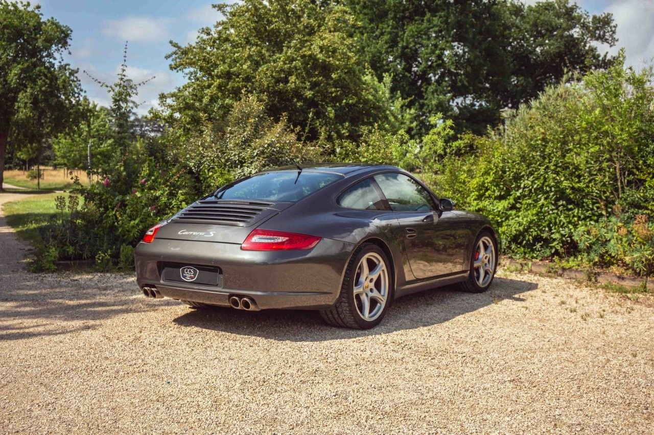 Porsche 911 type 997 Carrera S — 355 ch — Gris métallisé – Photo 4