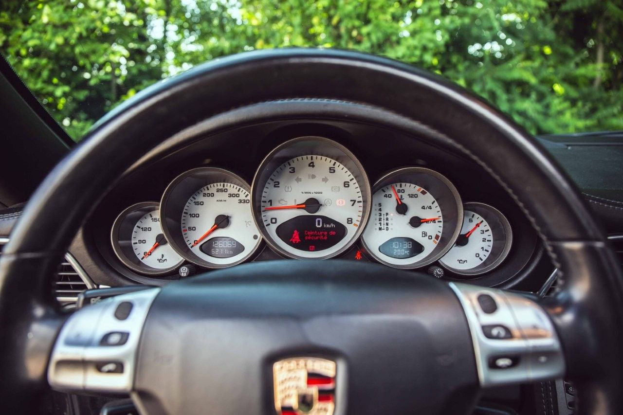 Porsche 911 type 997 Carrera S — 355 ch — Gris métallisé – Photo 10